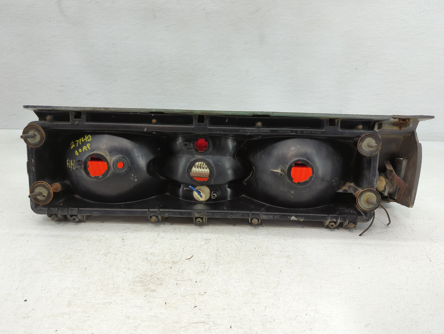 1982 Buick Riviera Tail Light Assembly Passenger Right OEM P/N:5971236 59705481 Fits OEM Used Auto Parts - Oemusedautoparts1.com