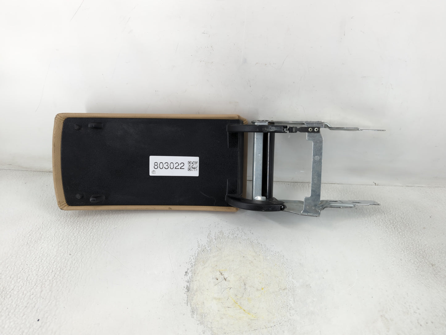 2009 Volkswagen Passat Center Console Armrest Cover Lid P/N:1141224 3C0 864 207 M Fits OEM Used Auto Parts - Oemusedautoparts1.com