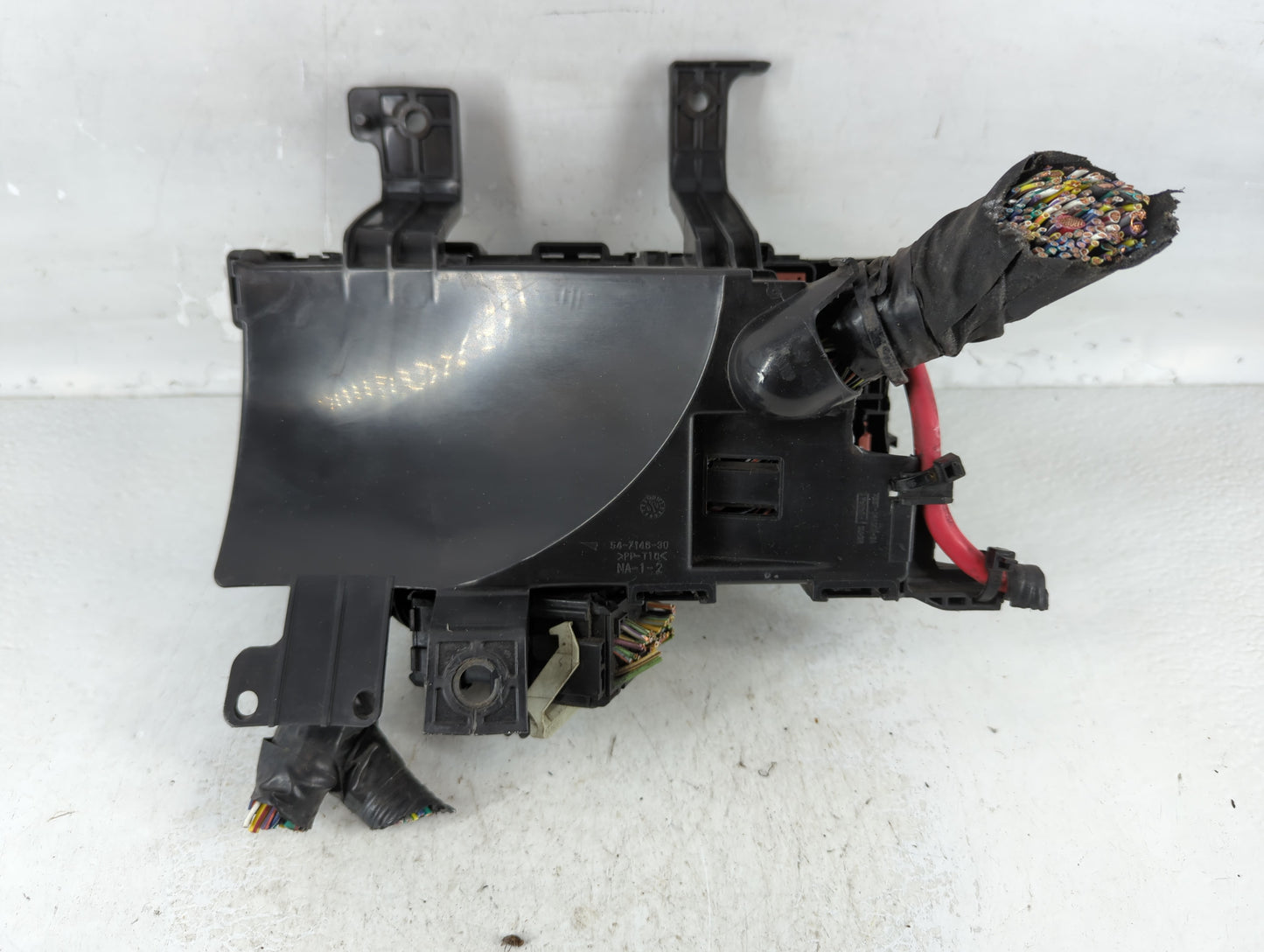 2010-2012 Ford Fusion Fusebox Fuse Box Panel Relay Module P/N:AE5T-14290-F Fits Fits 2010 2011 2012 OEM Used Auto Parts - Oemusedautoparts1.com