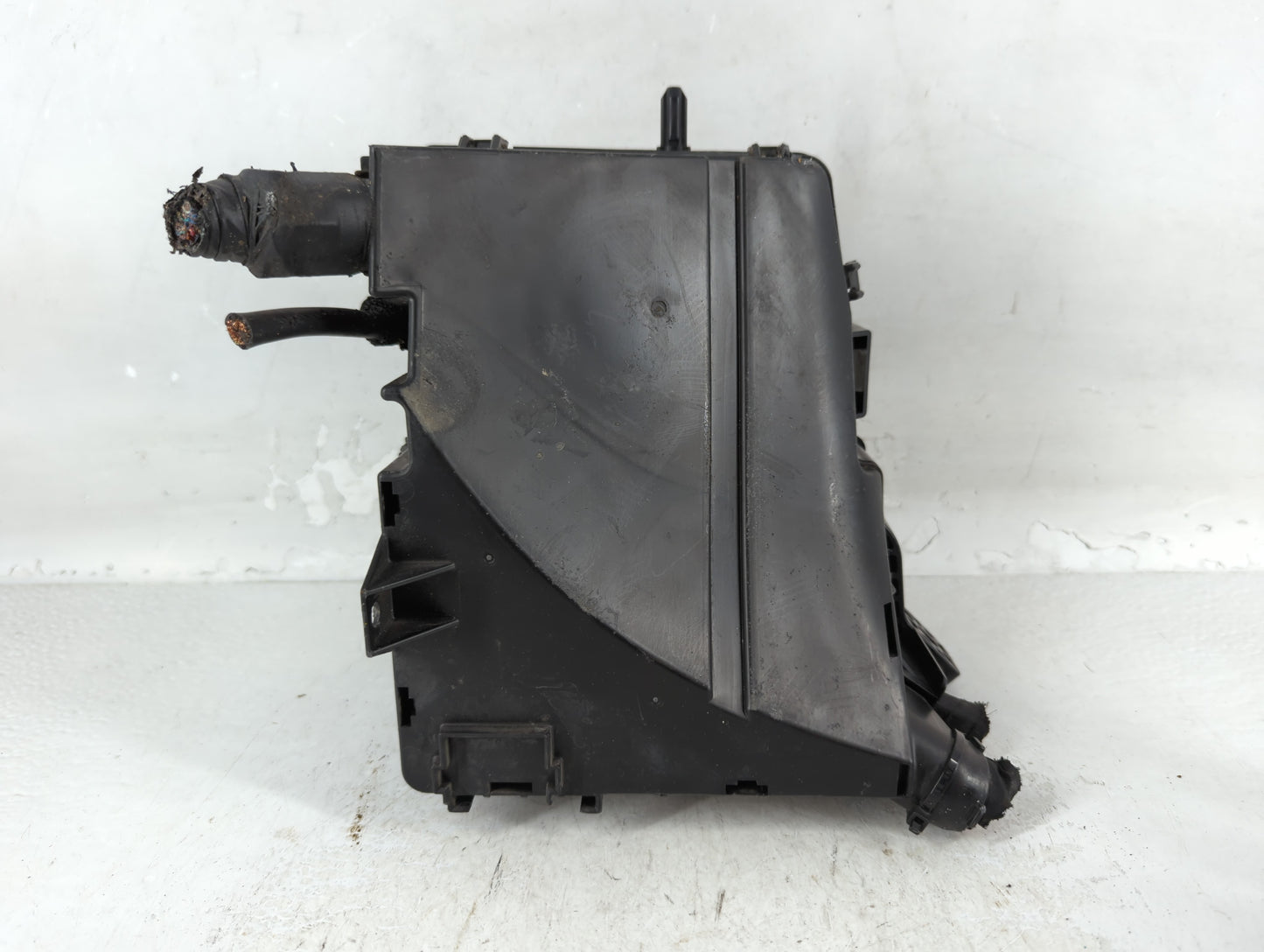 2011-2014 Hyundai Sonata Fusebox Fuse Box Panel Relay Module P/N:91950-3S710 Fits Fits 2011 2012 2013 2014 OEM Used Auto Parts - Oemusedautoparts1.com