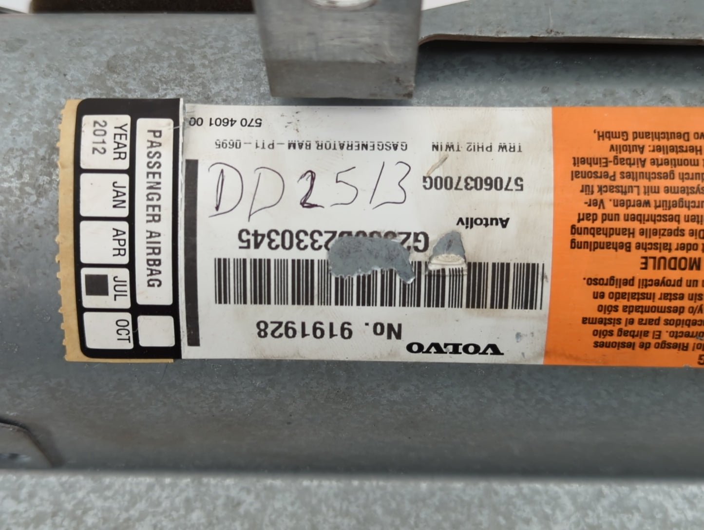 1999-2000 Volvo V70 Air Bag Passenger Right Dashboard OEM P/N:9191928 Fits Fits 1999 2000 2001 2002 2003 2004 OEM Used Auto Parts - Oemusedautoparts1.com