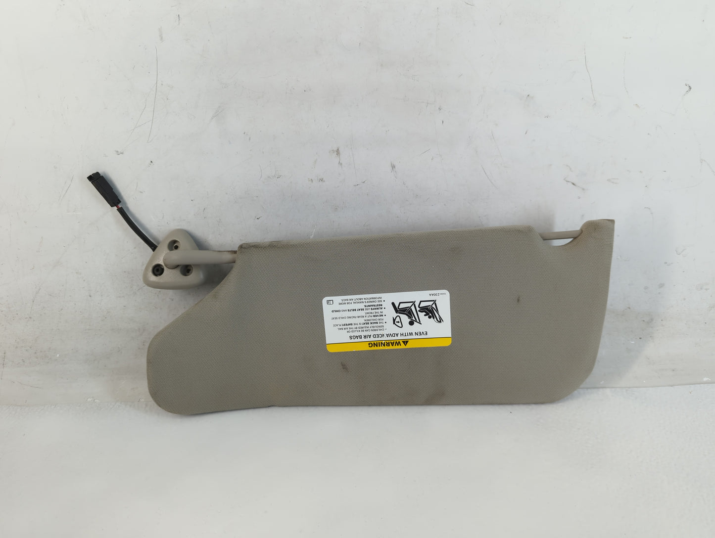 2005-2007 Chrysler 300 Sun Visor Shade Replacement Passenger Right Mirror Fits Fits 2005 2006 2007 OEM Used Auto Parts - Oemusedautoparts1.com