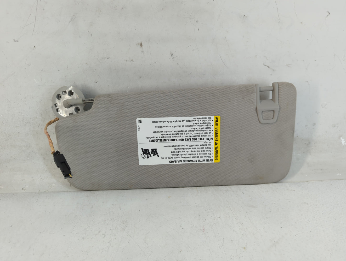 2018-2022 Chevrolet Traverse Sun Visor Shade Replacement Passenger Right Mirror Fits Fits 2018 2019 2020 2021 2022 OEM Used Auto Parts - Oemusedautoparts1.com