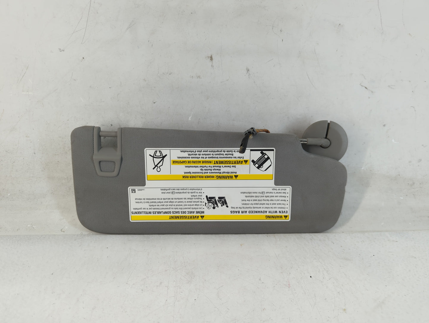 2018-2019 Chevrolet Equinox Sun Visor Shade Replacement Driver Left Mirror Fits Fits 2018 2019 OEM Used Auto Parts - Oemusedautoparts1.com