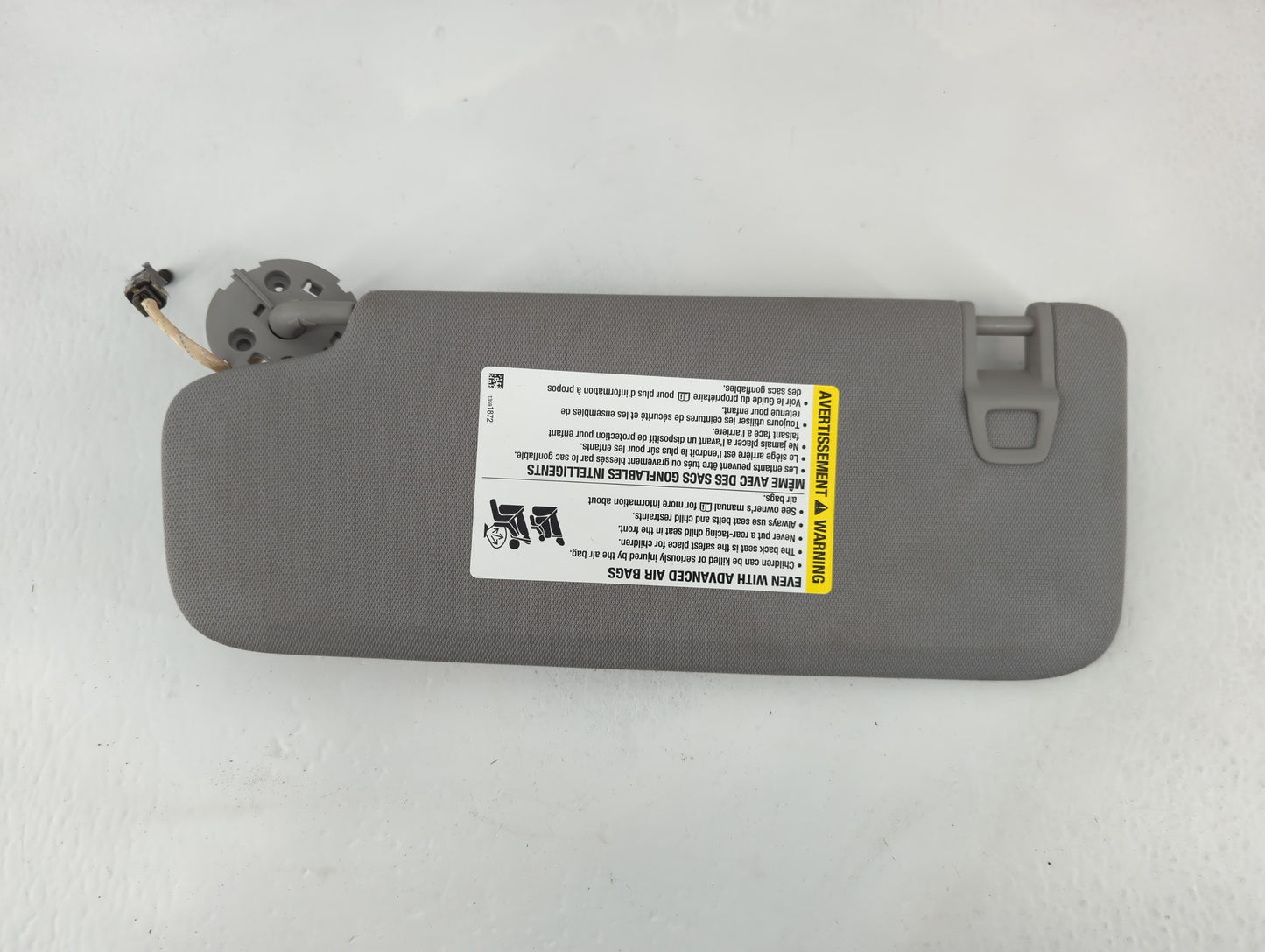 2020-2022 Chevrolet Equinox Sun Visor Shade Replacement Passenger Right Mirror Fits Fits 2020 2021 2022 OEM Used Auto Parts - Oemusedautoparts1.com