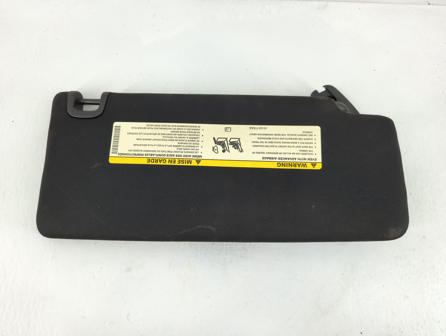 2016-2017 Chrysler 200 Sun Visor Shade Replacement Driver Left Mirror Fits Fits 2016 2017 OEM Used Auto Parts - Oemusedautoparts1.com