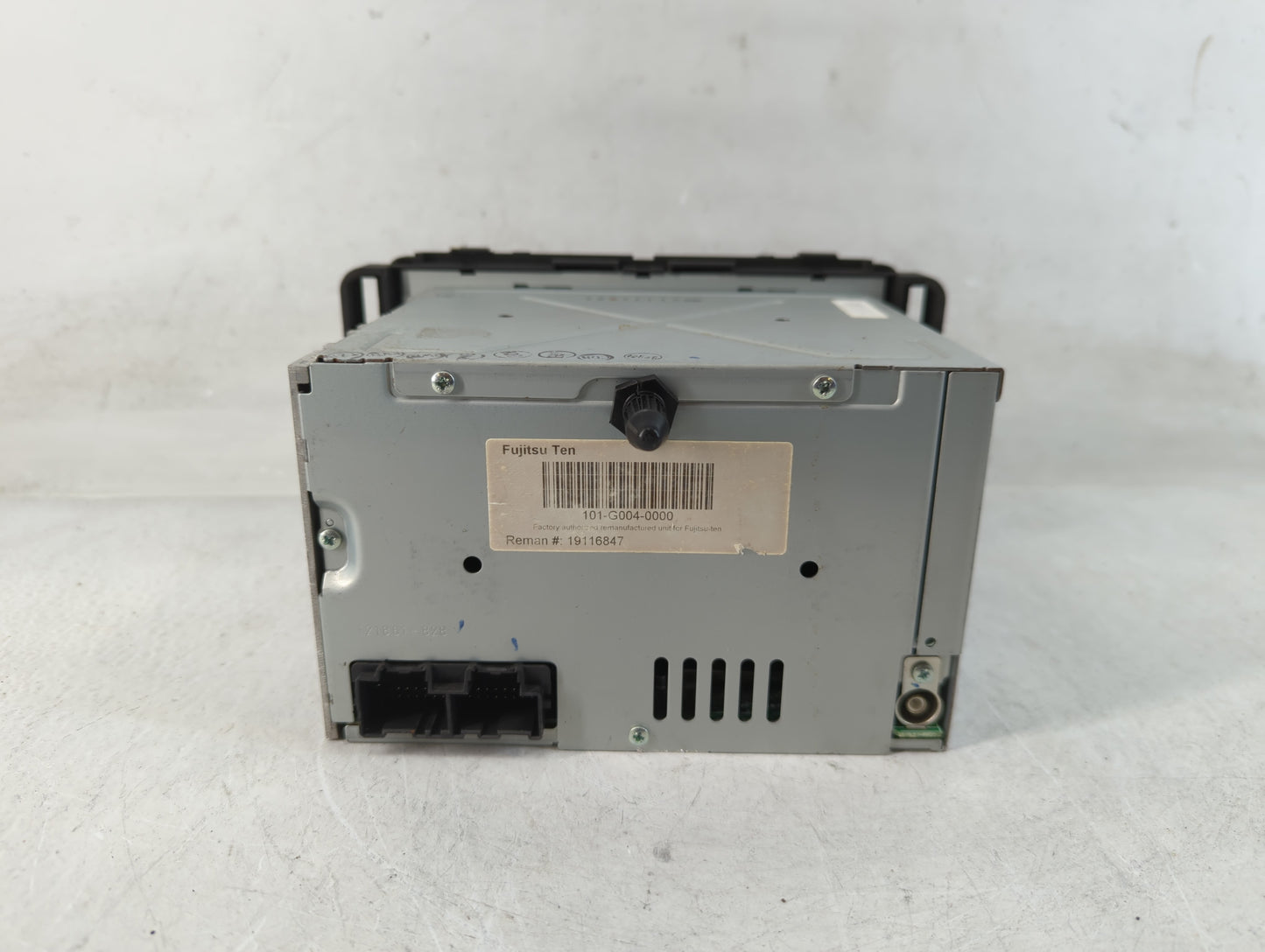 2006 Saab Monte Carlo Radio AM FM Cd Player Receiver Replacement P/N:15951757 Fits Fits 2007 2008 OEM Used Auto Parts - Oemusedautoparts1.com