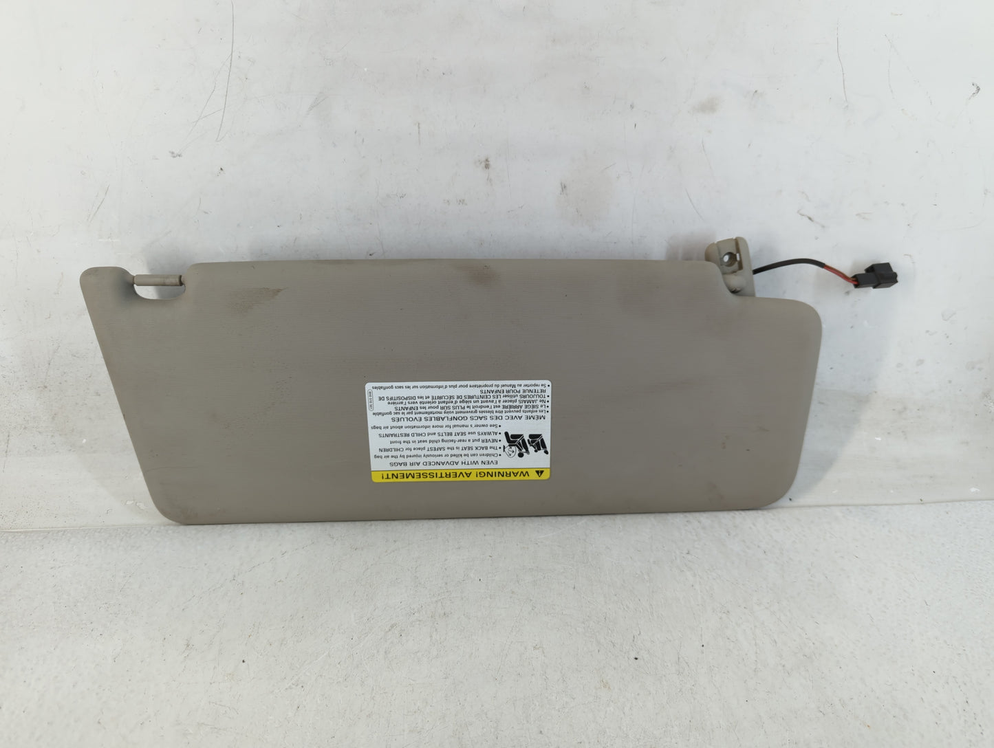 2020-2022 Volkswagen Atlas Sun Visor Shade Replacement Driver Left Mirror Fits Fits 2020 2021 2022 OEM Used Auto Parts - Oemusedautoparts1.com