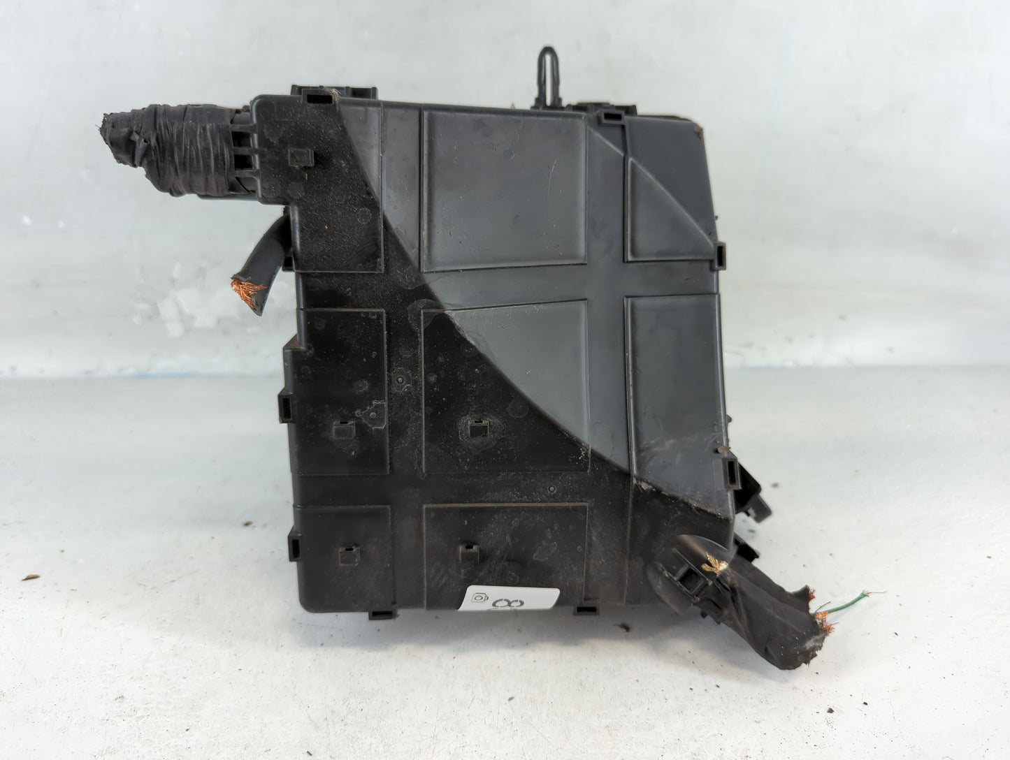 2016-2018 Hyundai Tucson Fusebox Fuse Box Panel Relay Module P/N:91422 D3052 91941-D3023 Fits Fits 2016 2017 2018 OEM Used Auto Parts - Oemusedautoparts1.com