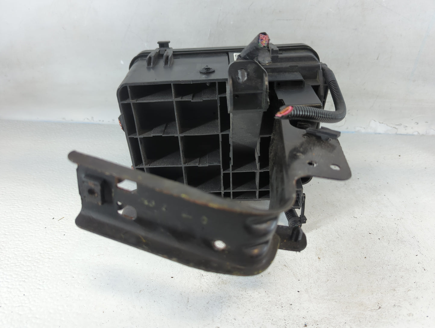 2016-2017 Gmc Terrain Fusebox Fuse Box Panel Relay Module P/N:84080470 01 Fits Fits 2016 2017 OEM Used Auto Parts - Oemusedautoparts1.com