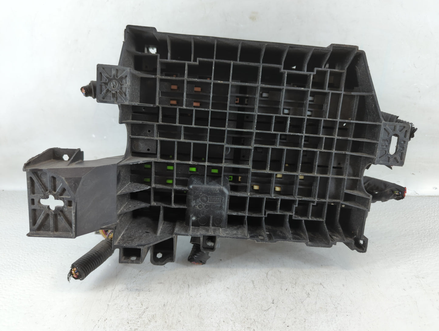 2015 Chevrolet Suburban 1500 Fusebox Fuse Box Panel Relay Module P/N:22773484 Fits Fits 2016 2017 2018 2019 2020 OEM Used Auto Parts - Oemusedautoparts1.com