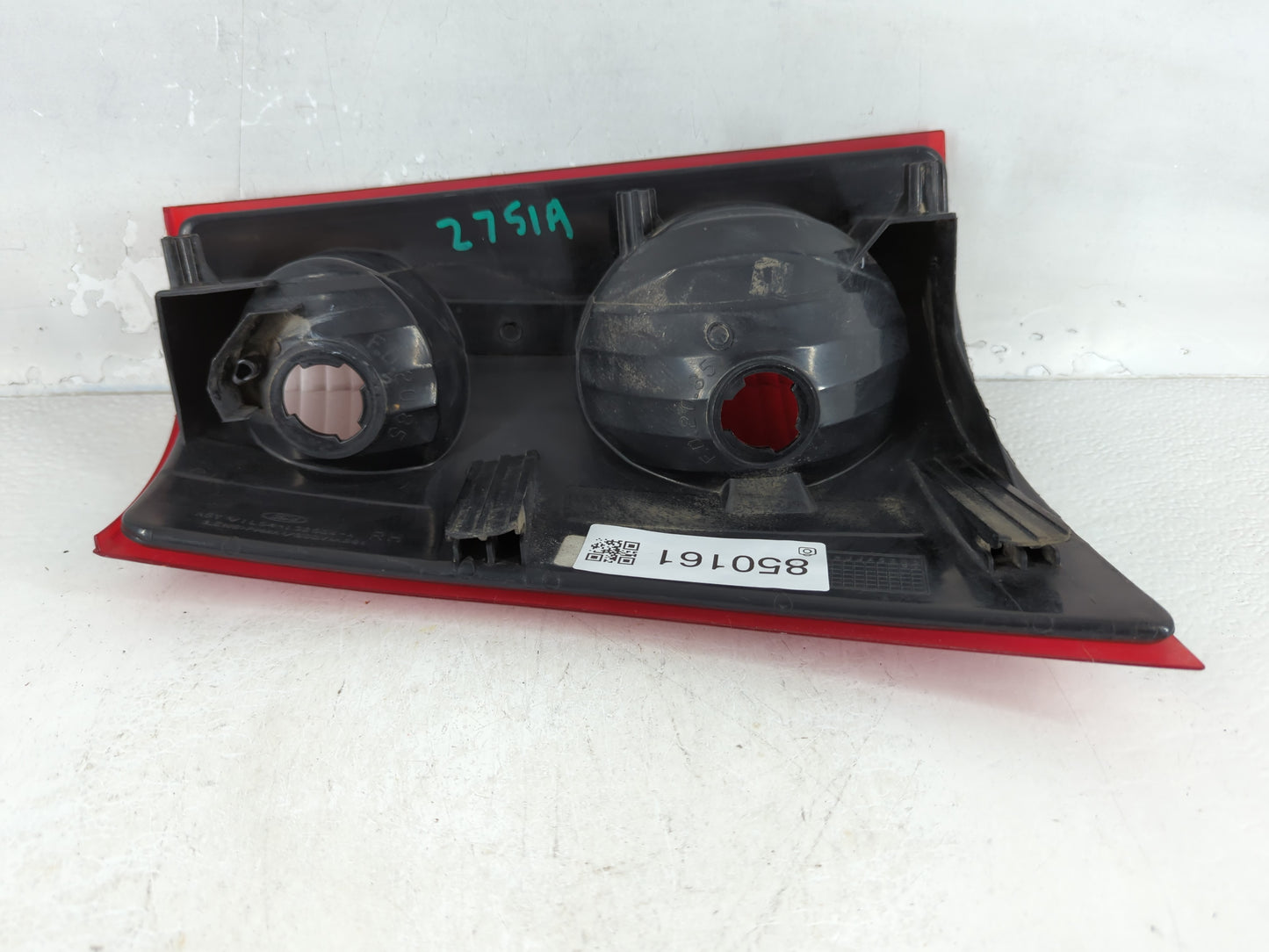 2001-2005 Ford Explorer Tail Light Assembly Passenger Right OEM P/N:1L54-13B504-A Fits Fits 2001 2002 2003 2004 2005 OEM Used Auto Parts - Oemusedautoparts1.com