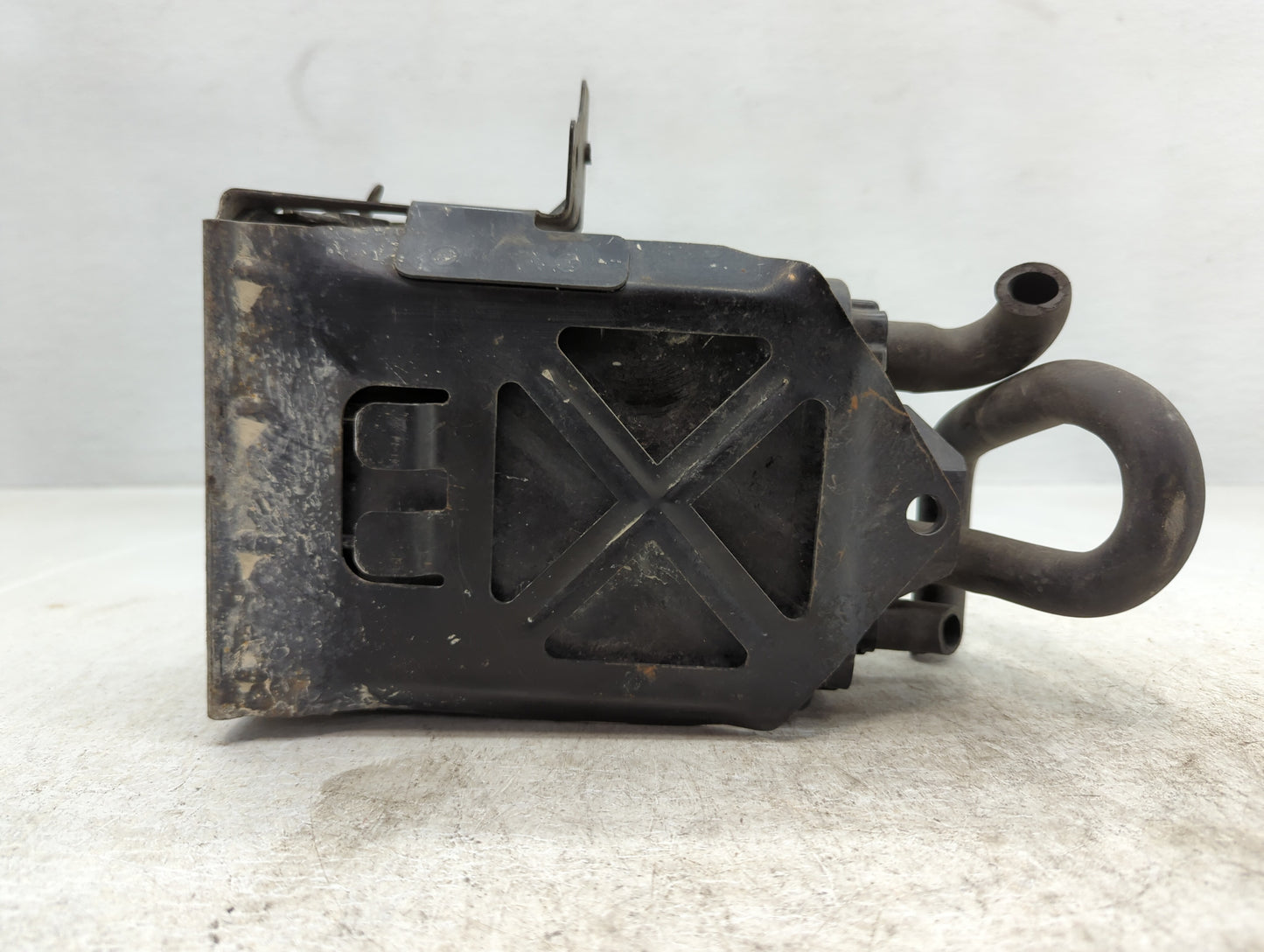 2005 Chrysler Pt Cruiser Fuel Vapor Charcoal Canister - Oemusedautoparts1.com