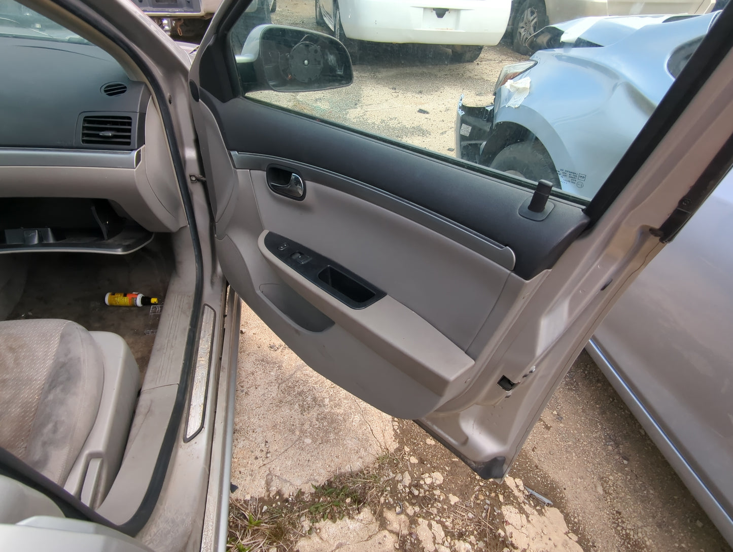 2008 Saturn Aura Front Right Passenger Interior Door Panel Trim