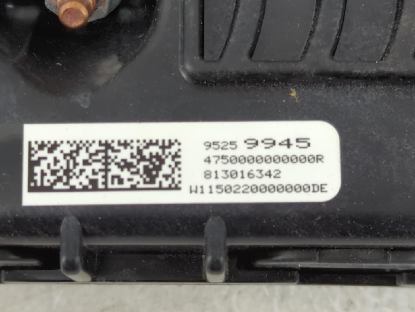2013-2017 Chevrolet Trax Air Bag Passenger Right Knee OEM P/N:95259945 Fits Fits 2013 2014 2015 2016 2017 OEM Used Auto Parts - Oemusedautoparts1.com