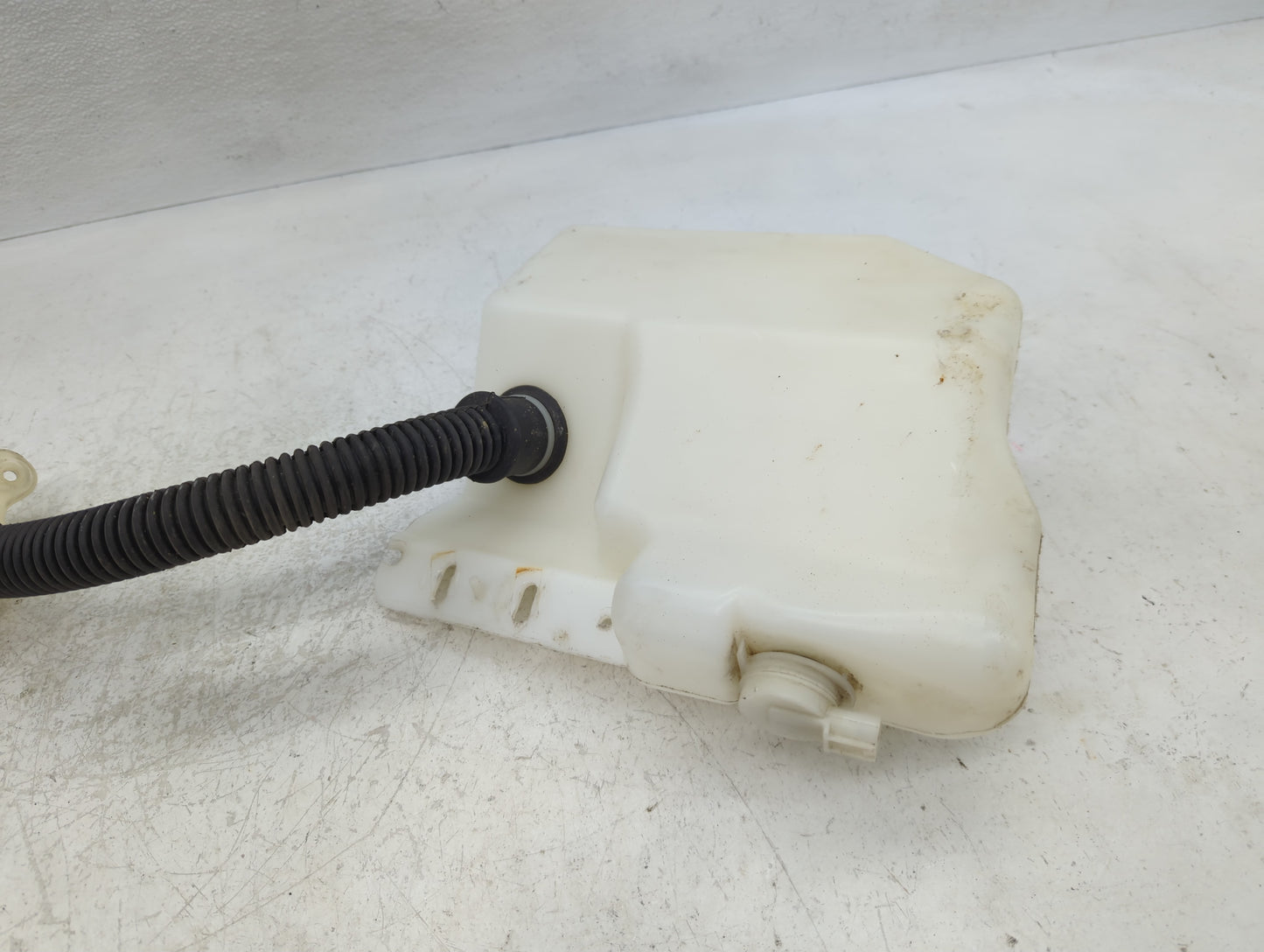 2000-2001 Chrysler Concorde Windshield Washer Fluid Reservoir Bottle Oem - Oemusedautoparts1.com