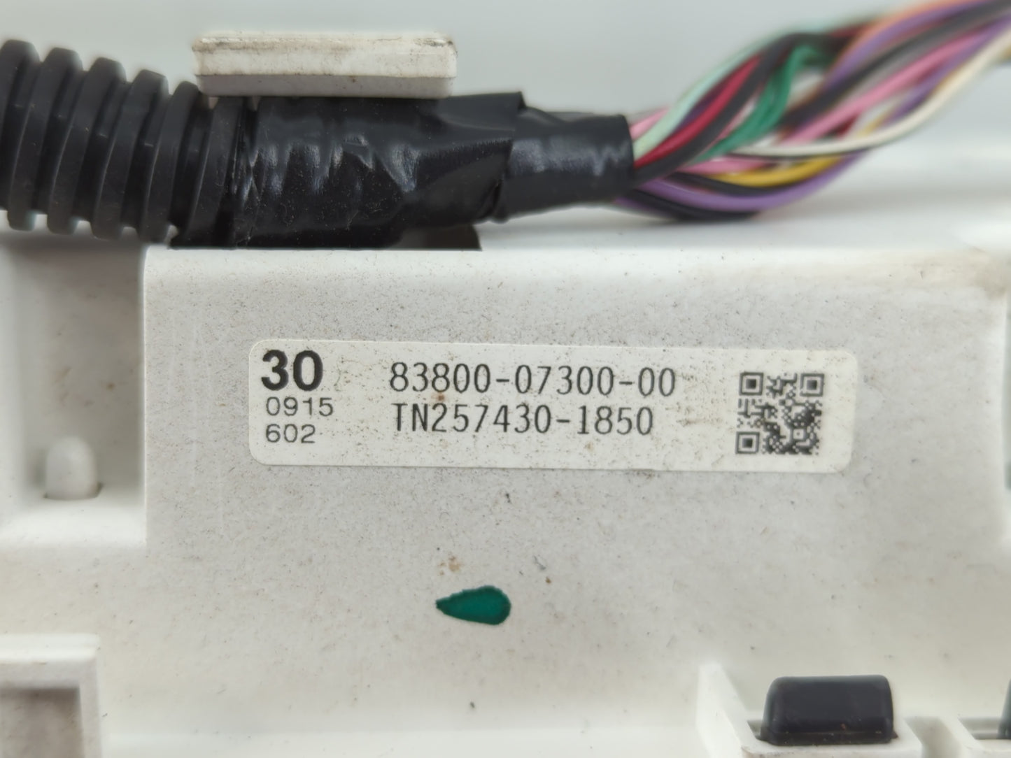 2005-2006 Toyota Avalon Instrument Cluster Speedometer Gauges P/N:83800-07300 Fits Fits 2005 2006 OEM Used Auto Parts