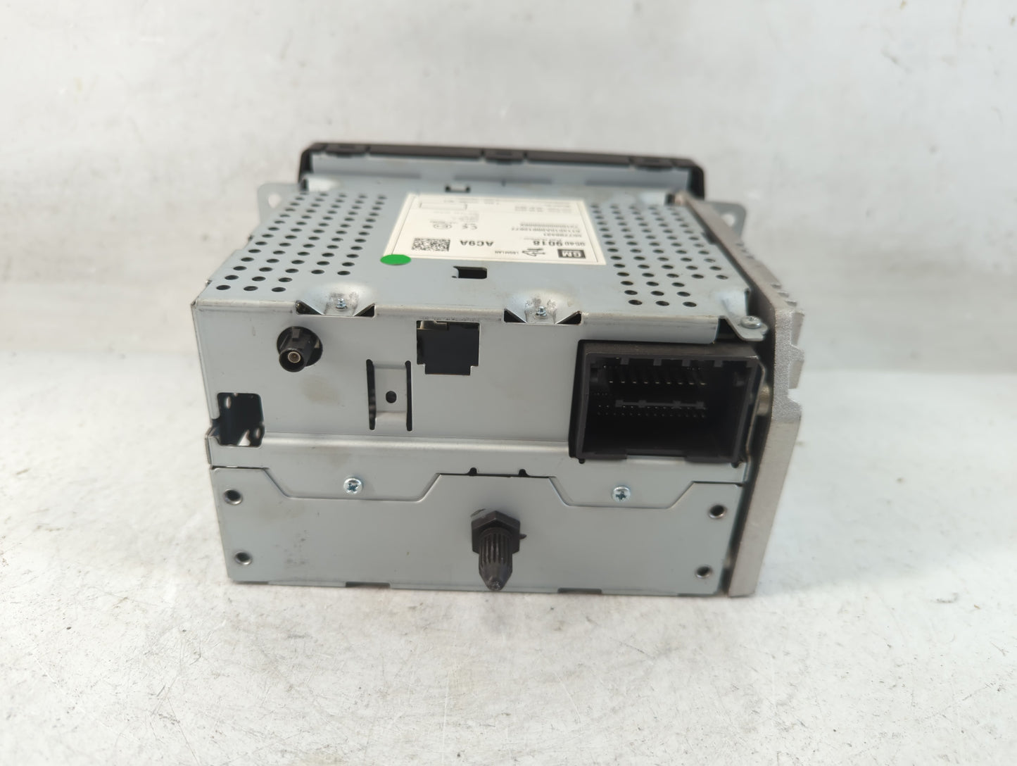 2014-2015 Chevrolet Spark Radio AM FM Cd Player Receiver Replacement P/N:95409018 Fits Fits 2014 2015 OEM Used Auto Parts - Oemusedautoparts1.com