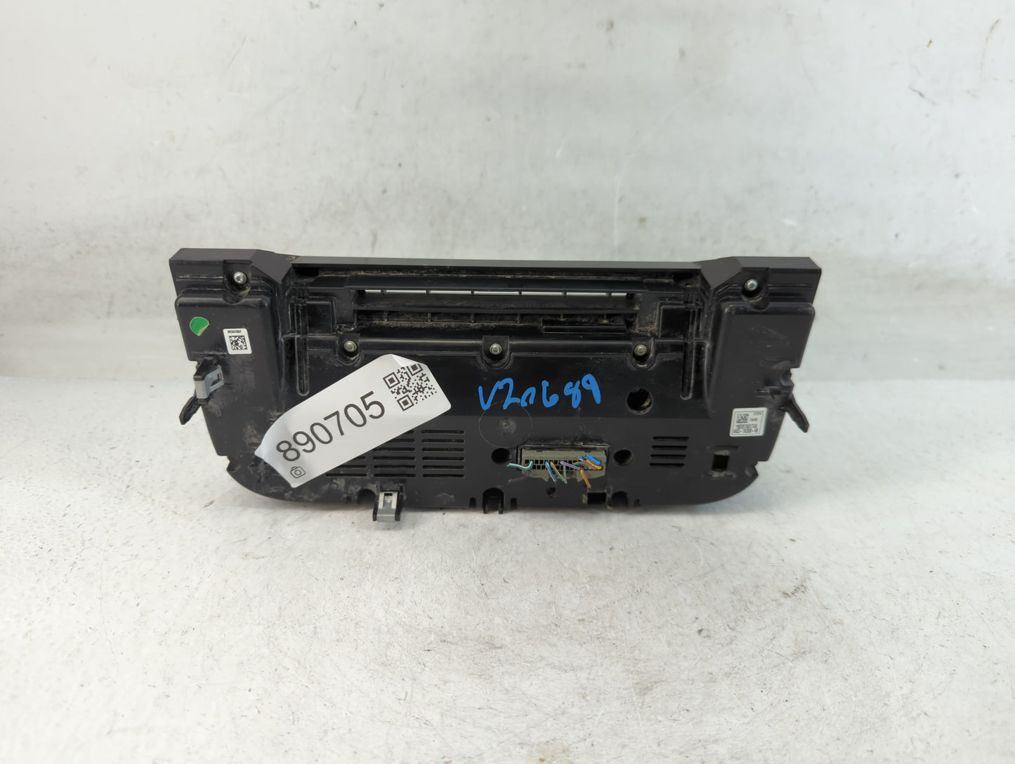 2019-2020 Jaguar F-Pace Climate Control Module Temperature AC/Heater Replacement P/N:KK83-18C858-NB Fits Fits 2018 2019 2020 OEM Used Auto Parts