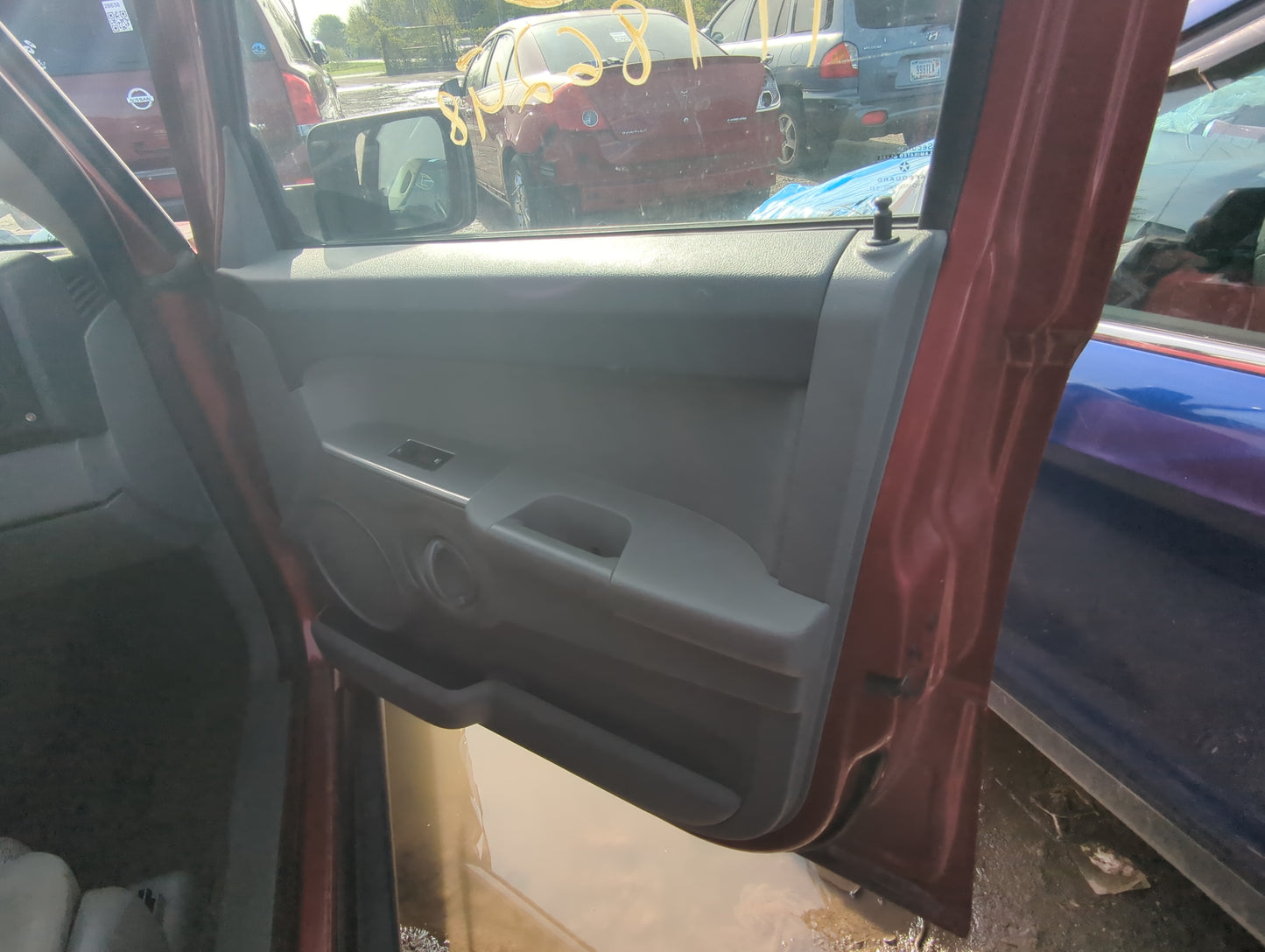 2006 Jeep Commander Front Right Passenger Interior Door Panel Trim