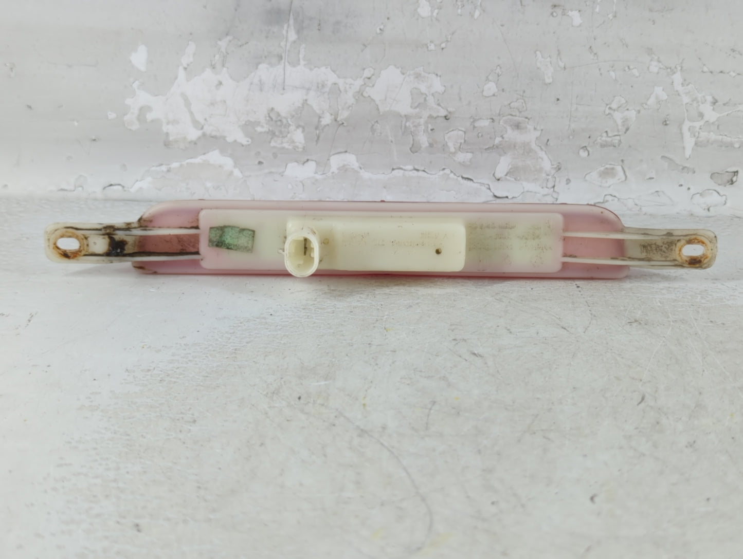2008 Chrysler Town & Country Third Brake Light Tail Light Fits OEM Used Auto Parts - Oemusedautoparts1.com