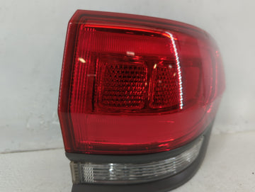 2015 Chrysler Chrysler R/t Tail Light Assembly Passenger Right OEM P/N:P68236104AB Fits OEM Used Auto Parts