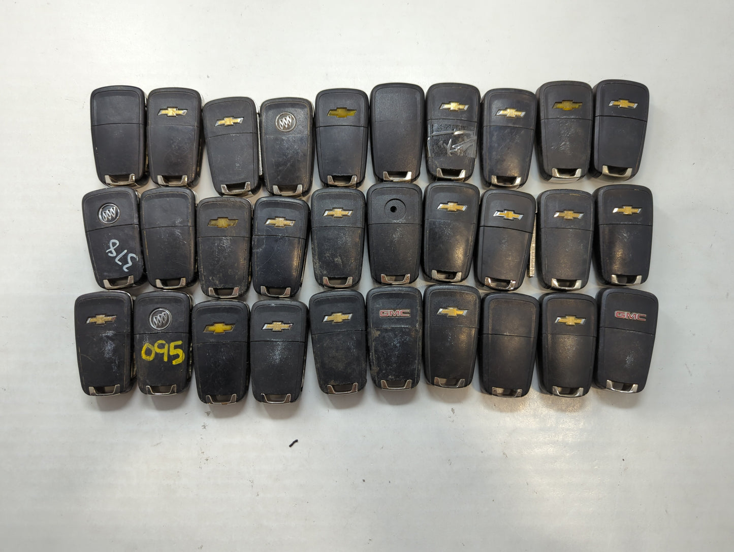 Lot of 30 Chevrolet Keyless Entry Remote Fob MIXED FCC IDS MIXED PART - Oemusedautoparts1.com