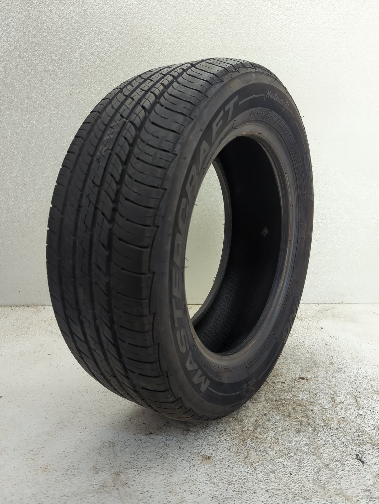 Used Tire 195/60R15 MASTERCRAFT SRT TOURING 88H - Tread Depth 12/32 - Oemusedautoparts1.com