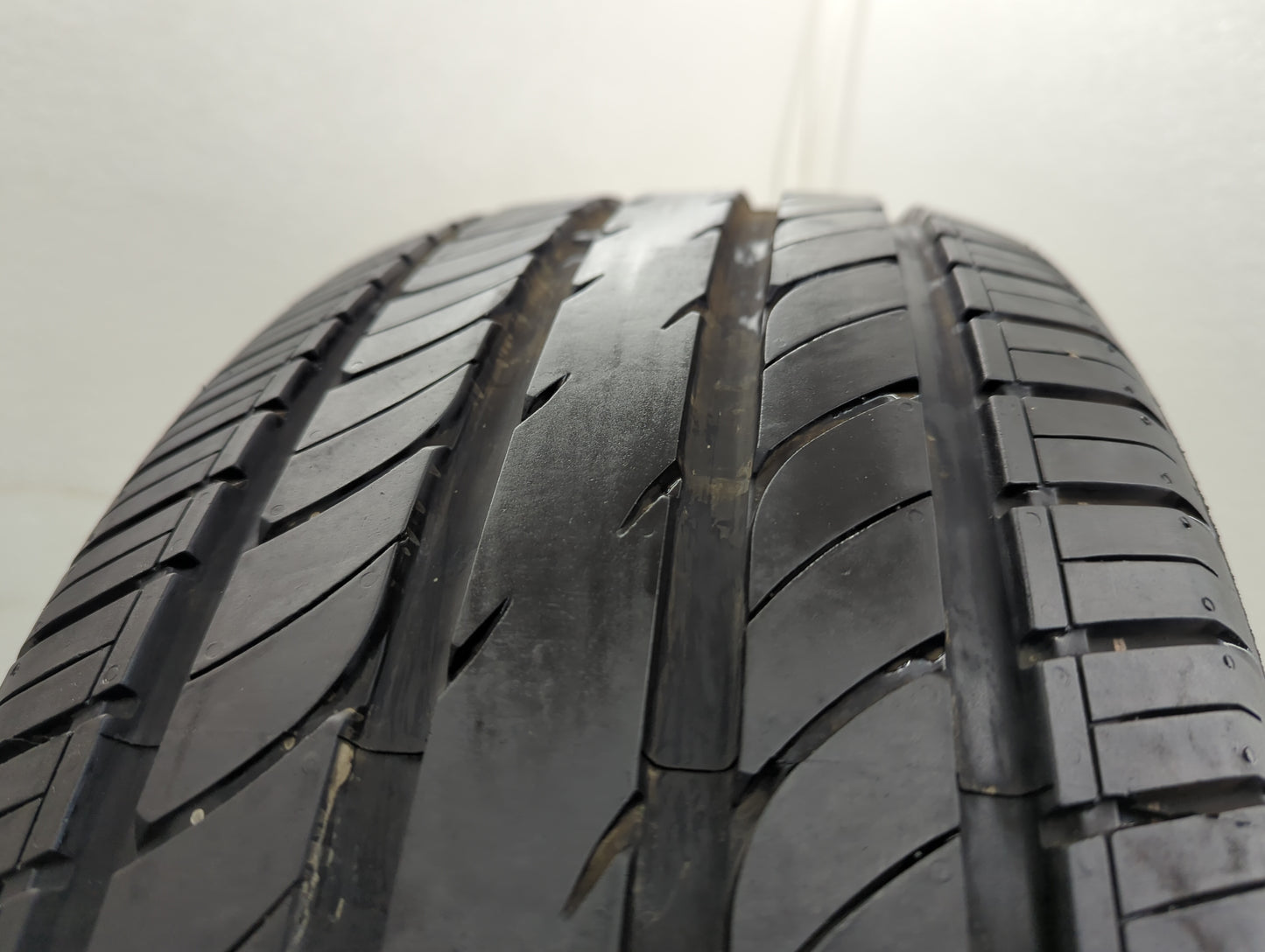 Used Tire 235/60R17 WATERFALL ECO DYNAMIC 106H - Tread Depth 7/32 - Oemusedautoparts1.com