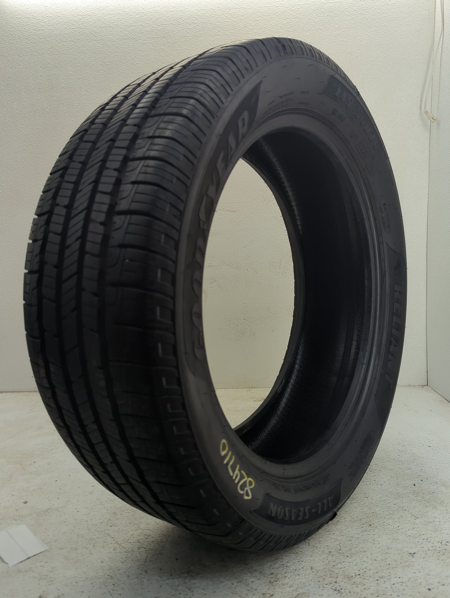 Used Tire 245/50R20 GOODYEAR RELIANT 102V - Tread Depth 10/32 - Oemusedautoparts1.com