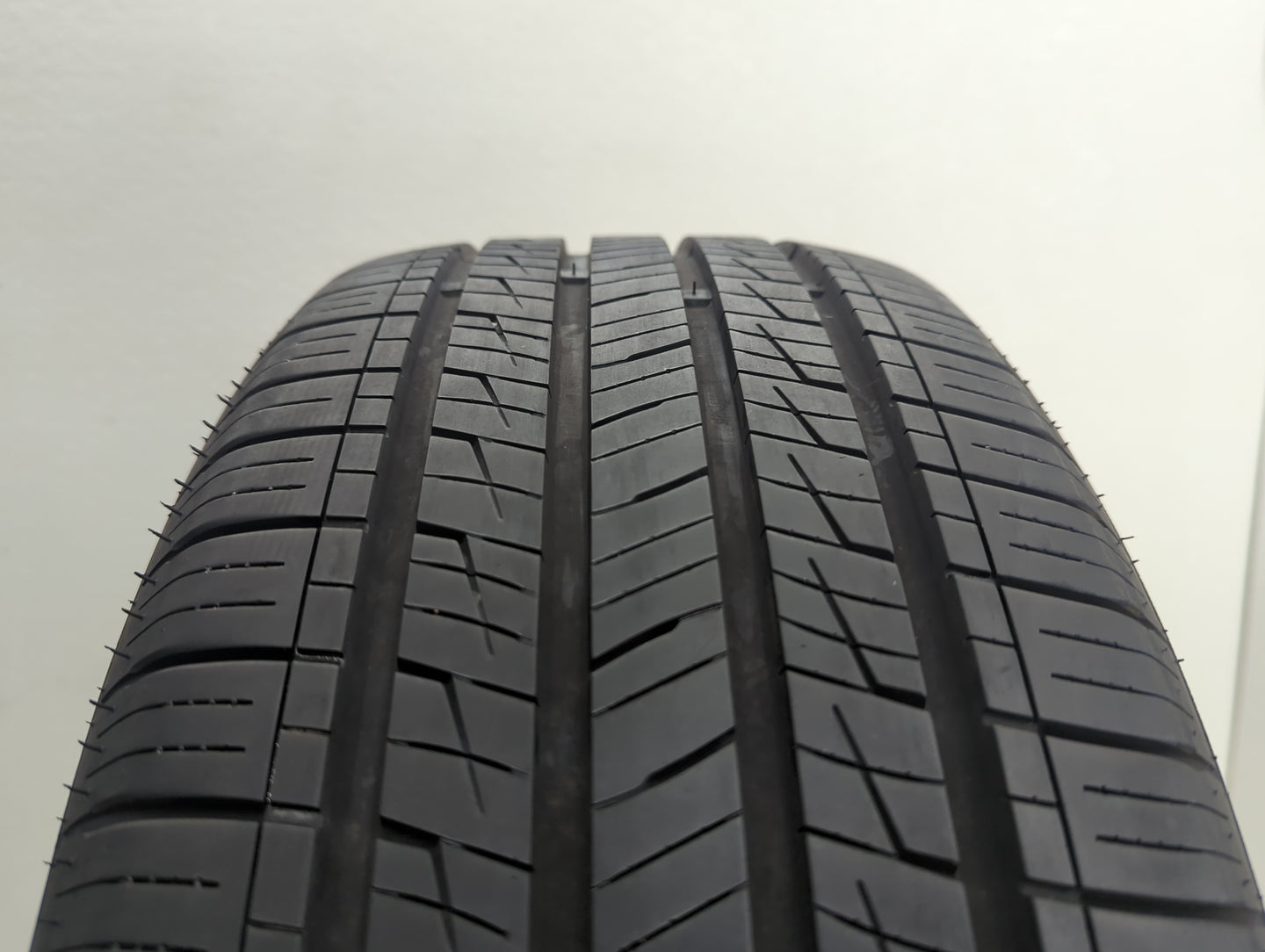 Used Tire 225/55R16 IRONHEAD REFLEX IHO1 99H - Tread Depth 9.5/32 - Oemusedautoparts1.com