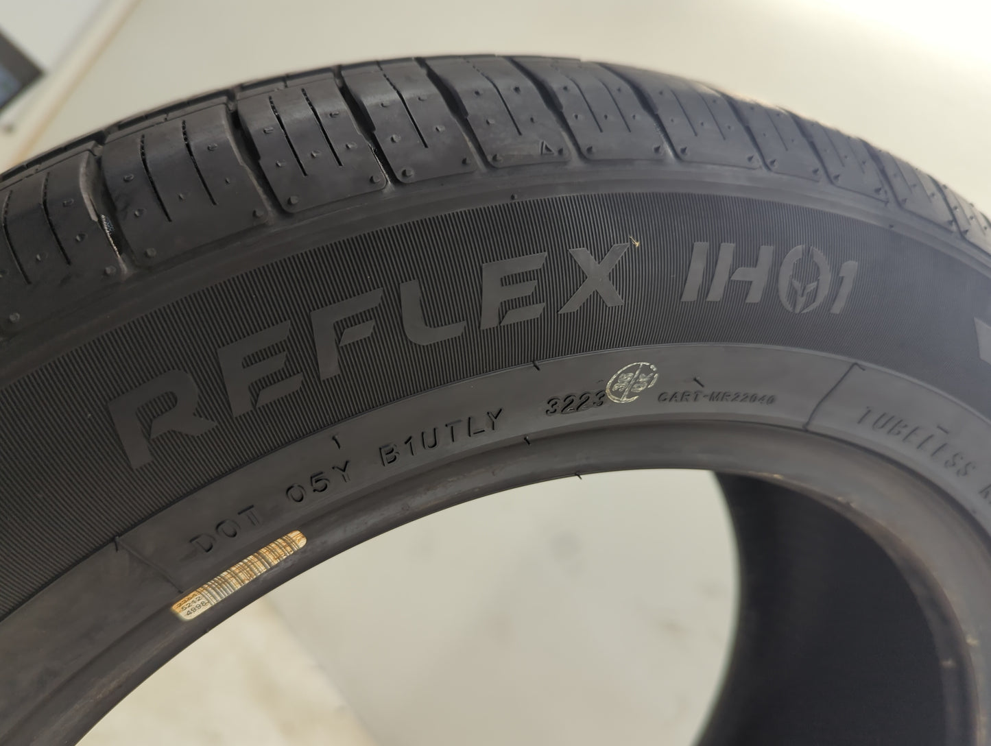 Used Tire 215/55R16 IRONHEAD REFLEX IHO1 94V - Tread Depth 9.5/32 - Oemusedautoparts1.com