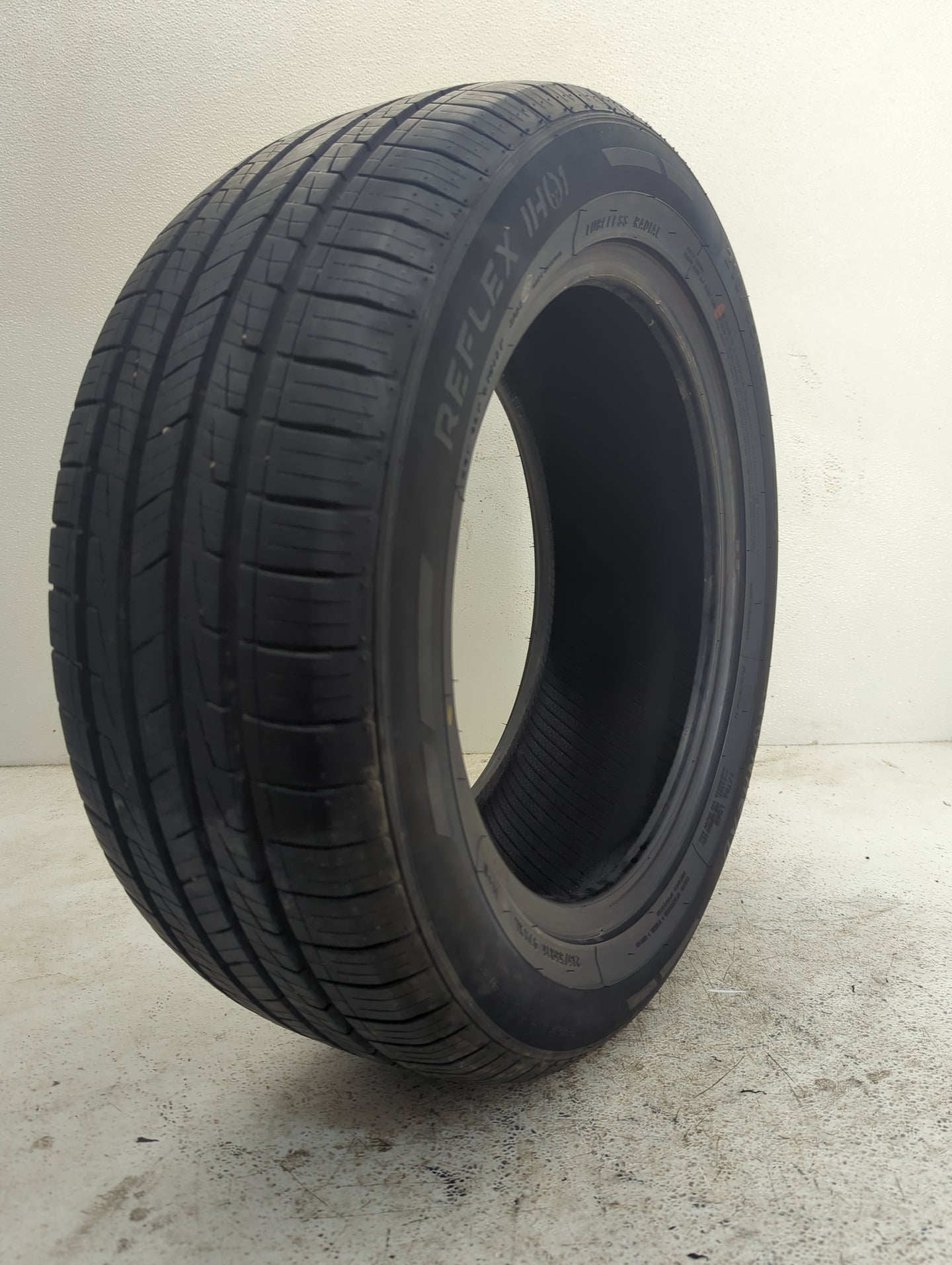 Used Tire 215/55R16 IRONHEAD REFLEX IHO1 94V - Tread Depth 9.5/32 - Oemusedautoparts1.com