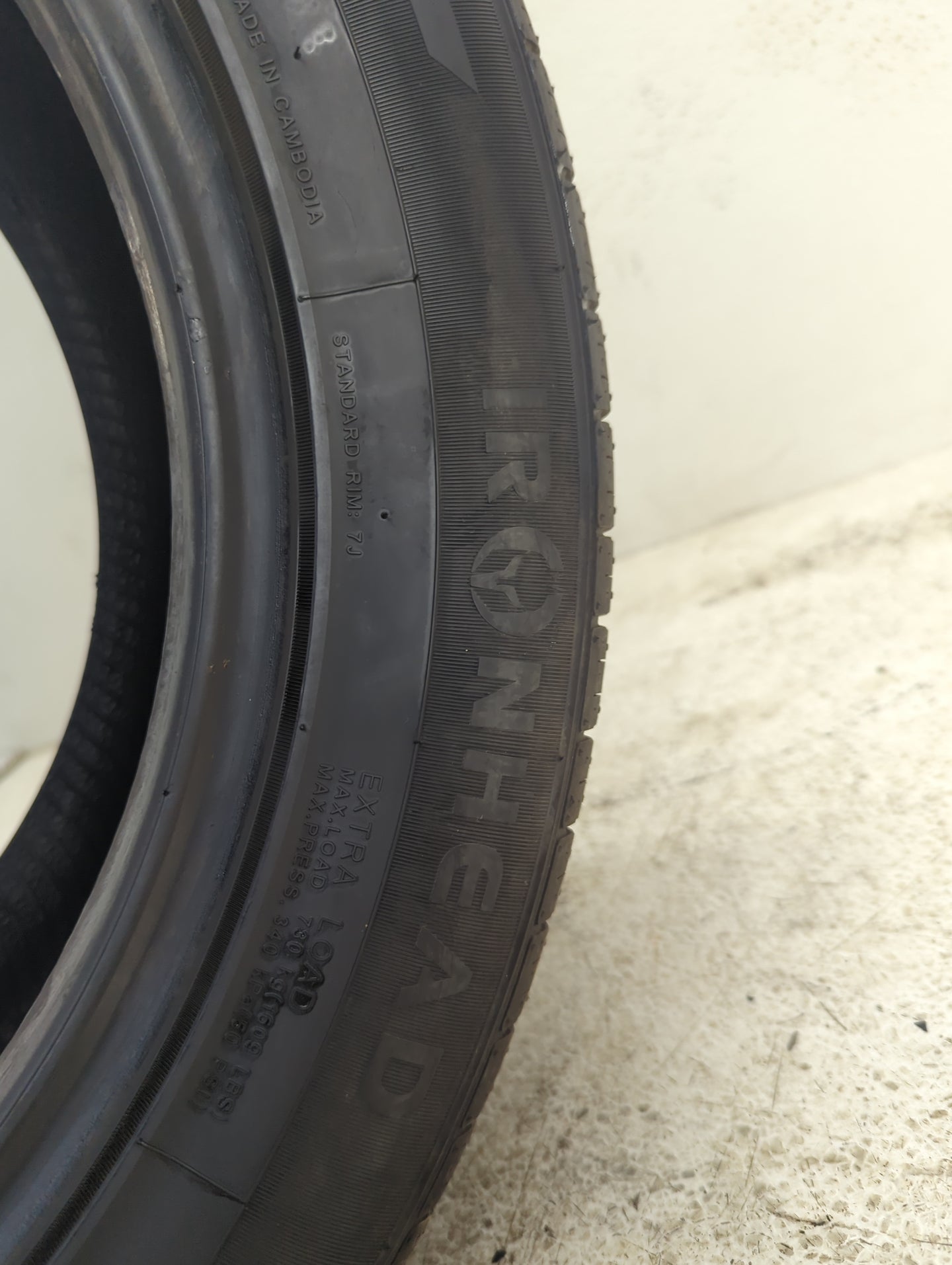 Used Tire 215/55R16 IRONHEAD REFLEX IHO1 94V - Tread Depth 9.5/32 - Oemusedautoparts1.com