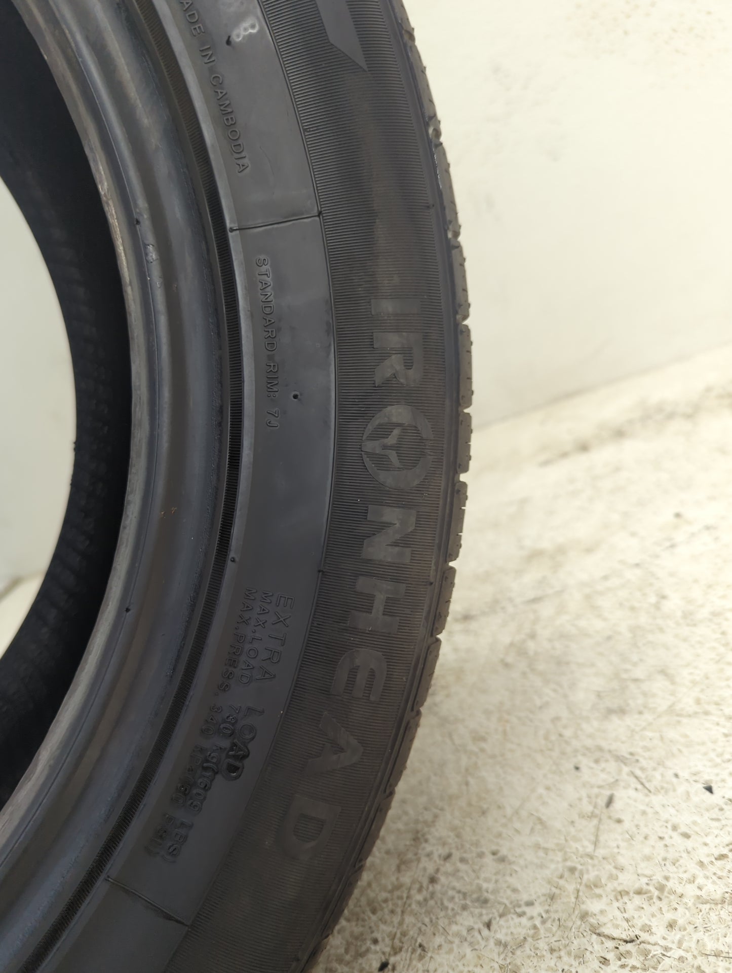 Used Tire 215/55R16 IRONHEAD REFLEX IHO1 94V - Tread Depth 9.5/32 - Oemusedautoparts1.com