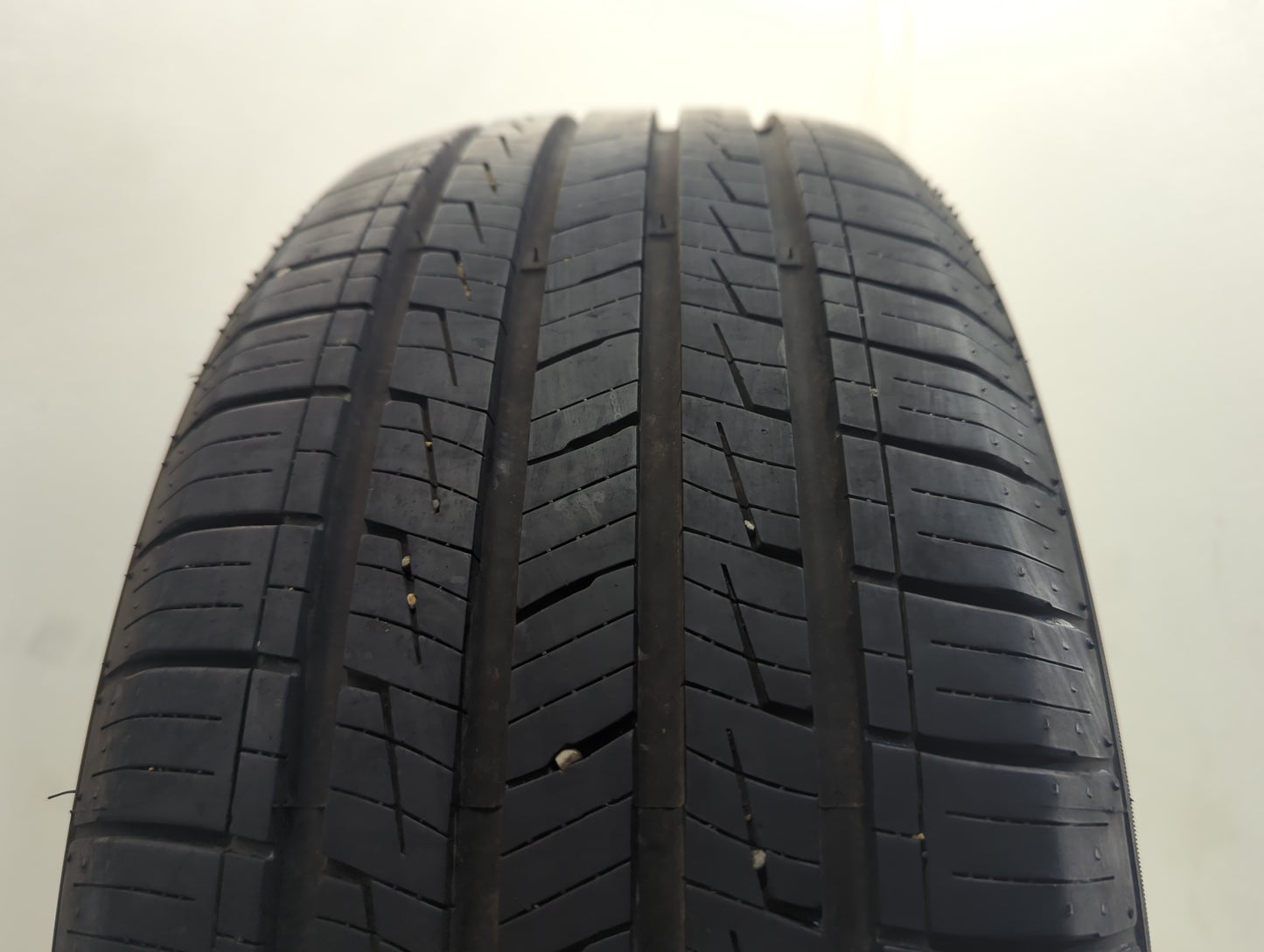 Used Tire 215/55R16 IRONHEAD REFLEX IHO1 94V - Tread Depth 9.5/32 - Oemusedautoparts1.com