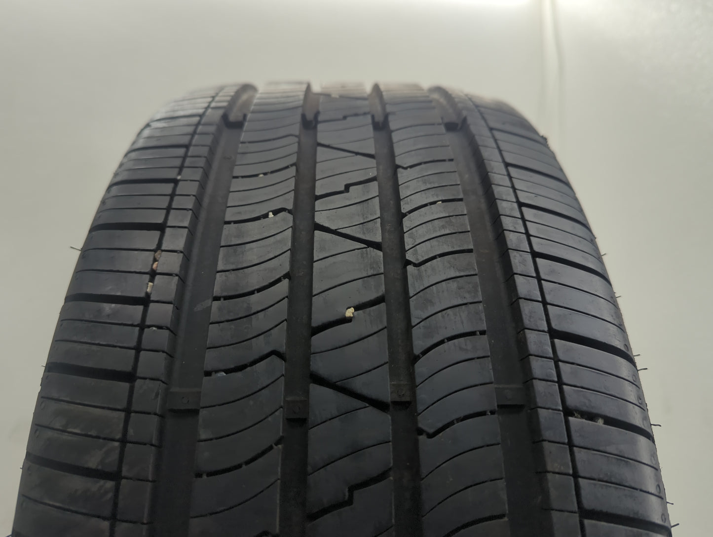 Used Tire 235/45R18 MASTERCRAFT COURSER QUEST 94V - Tread Depth 10/32 - Oemusedautoparts1.com