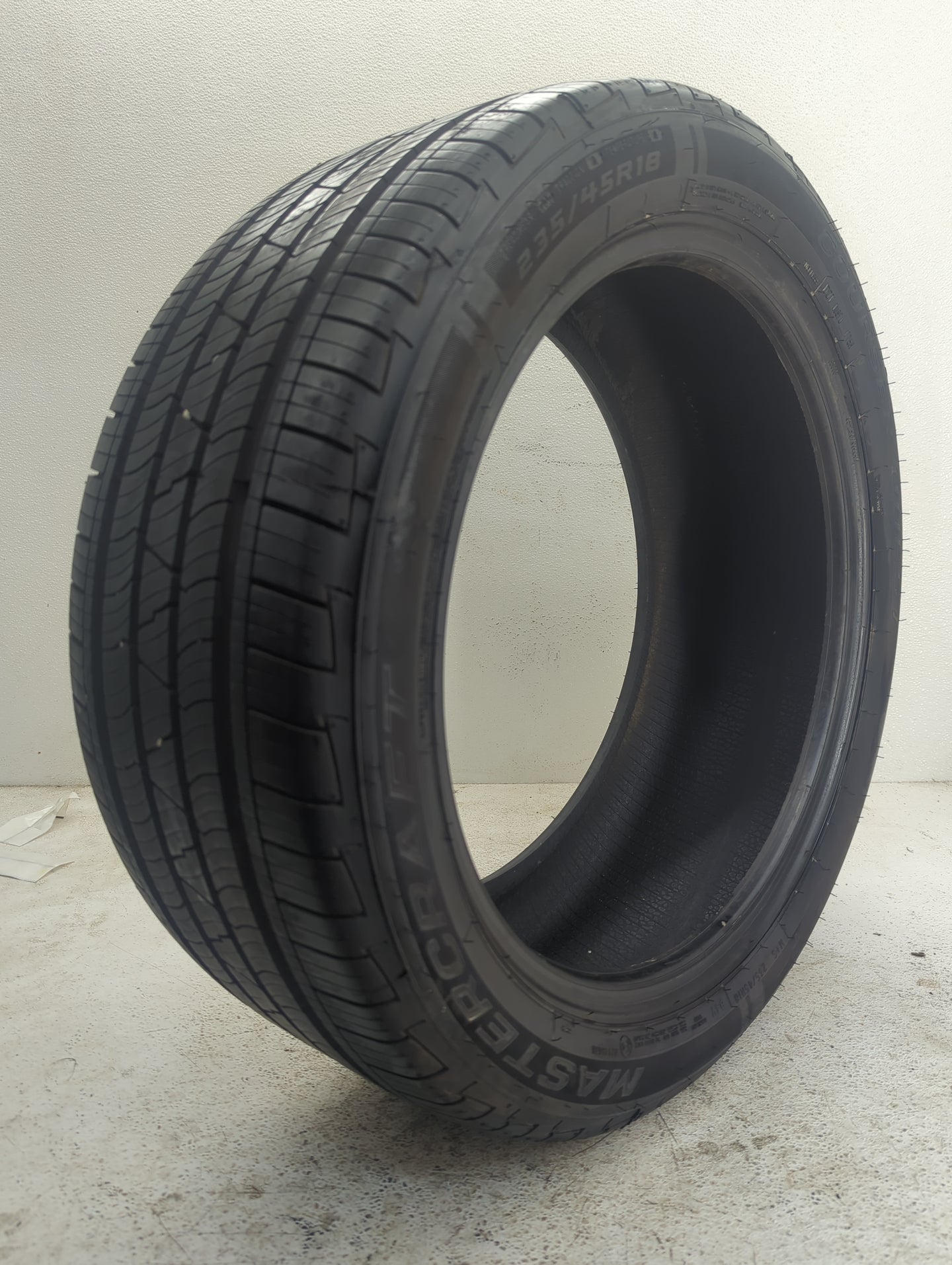 Used Tire 235/45R18 MASTERCRAFT COURSER QUEST 94V - Tread Depth 10/32 - Oemusedautoparts1.com