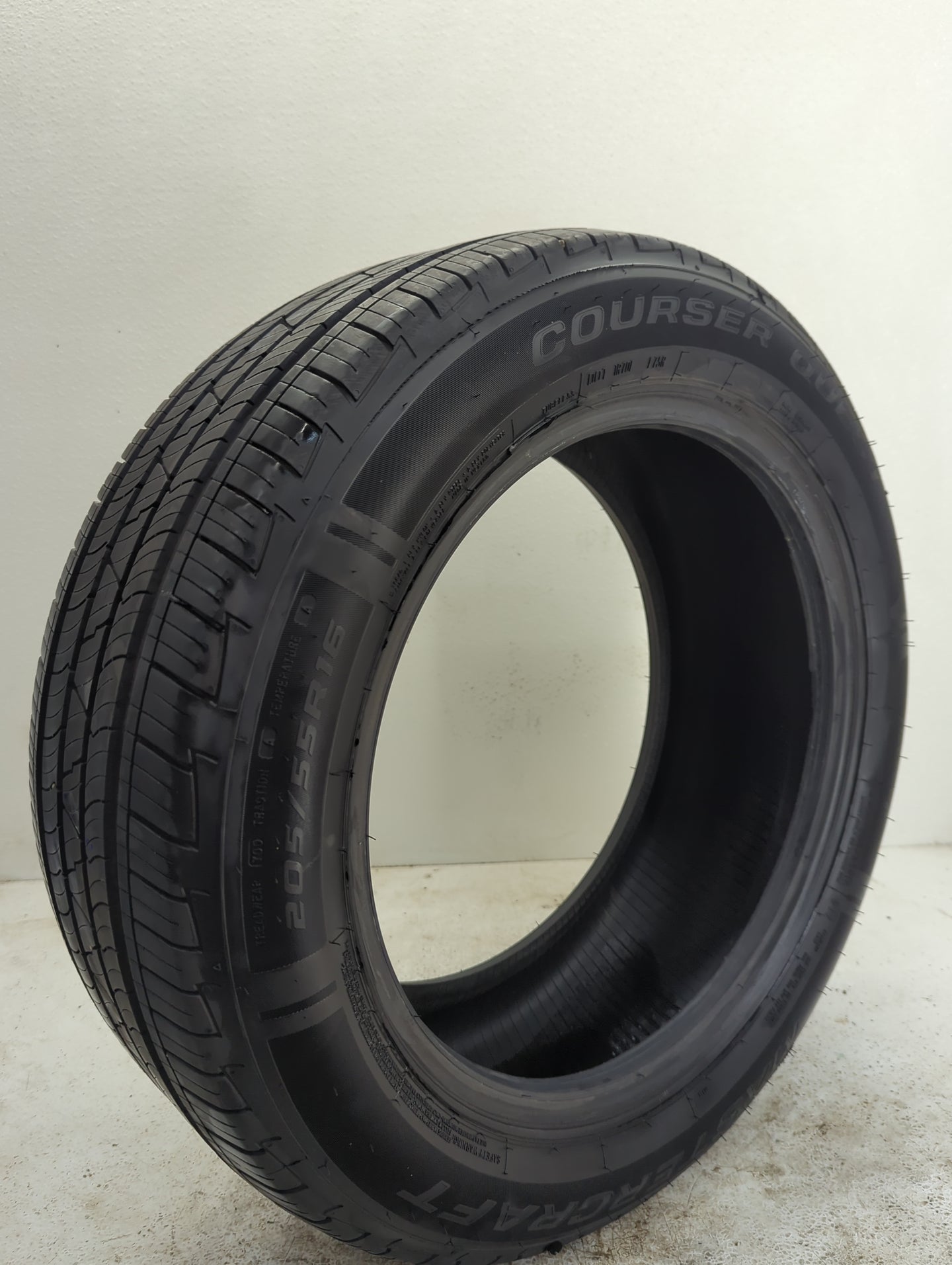 Used Tire 205/55R16 MASTERCRAFT COURSER QUEST 91V - Tread Depth 8.5/32 - Oemusedautoparts1.com
