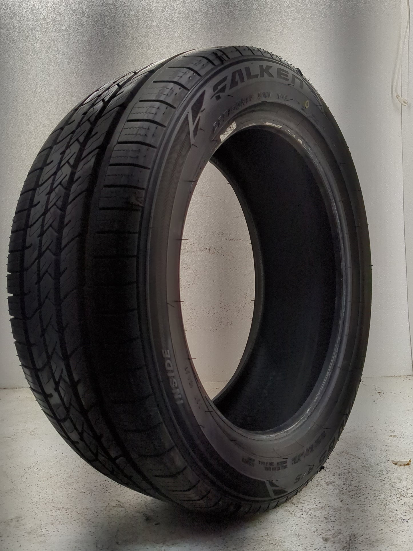 Used Tire 225/50R17 FALKEN PRO G5 A/S 94V - Tread Depth 10/32 - Oemusedautoparts1.com