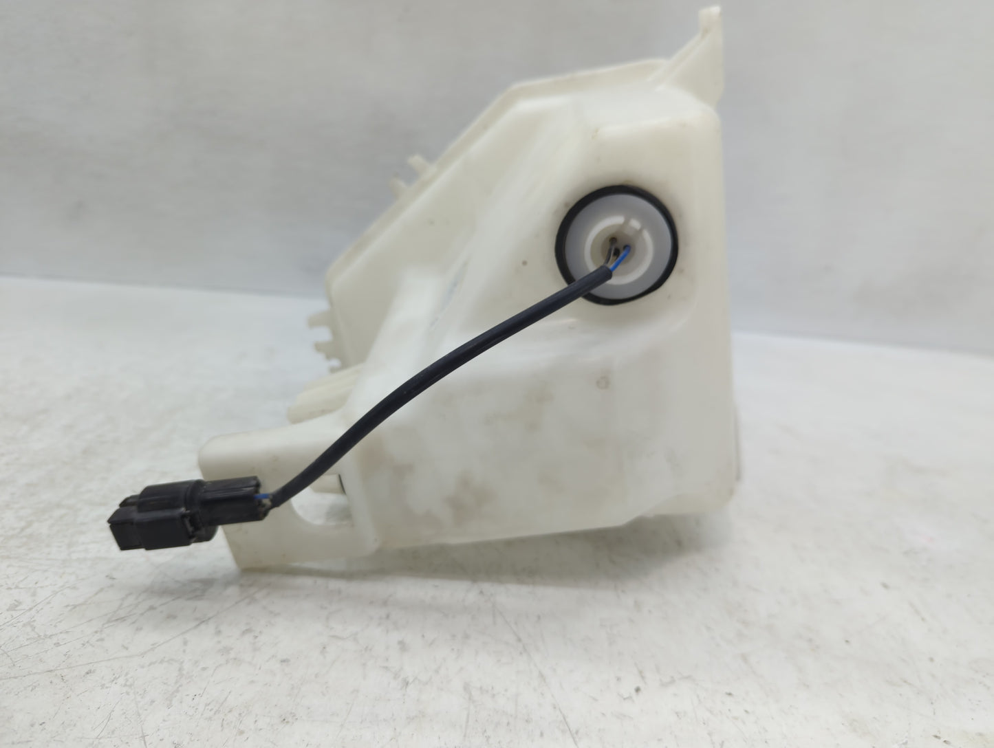 Windshield Washer Fluid Reservoir Bottle Oem - Oemusedautoparts1.com