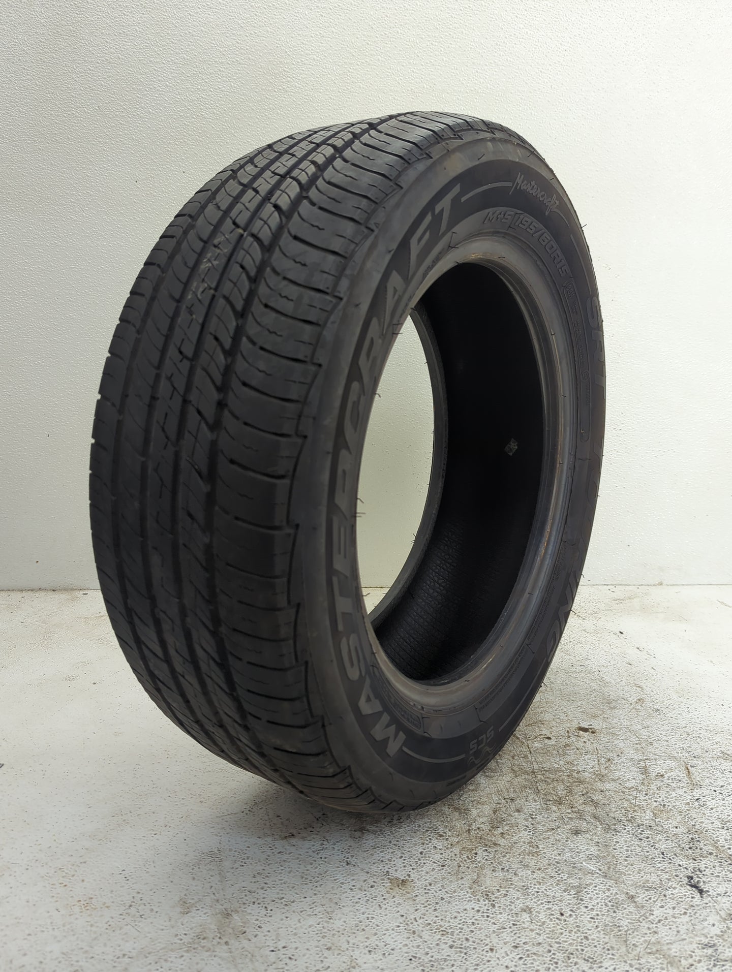 Used Tire 195/60R15 MASTERCRAFT SRT TOURING 88H - Tread Depth 9.5/32 - Oemusedautoparts1.com
