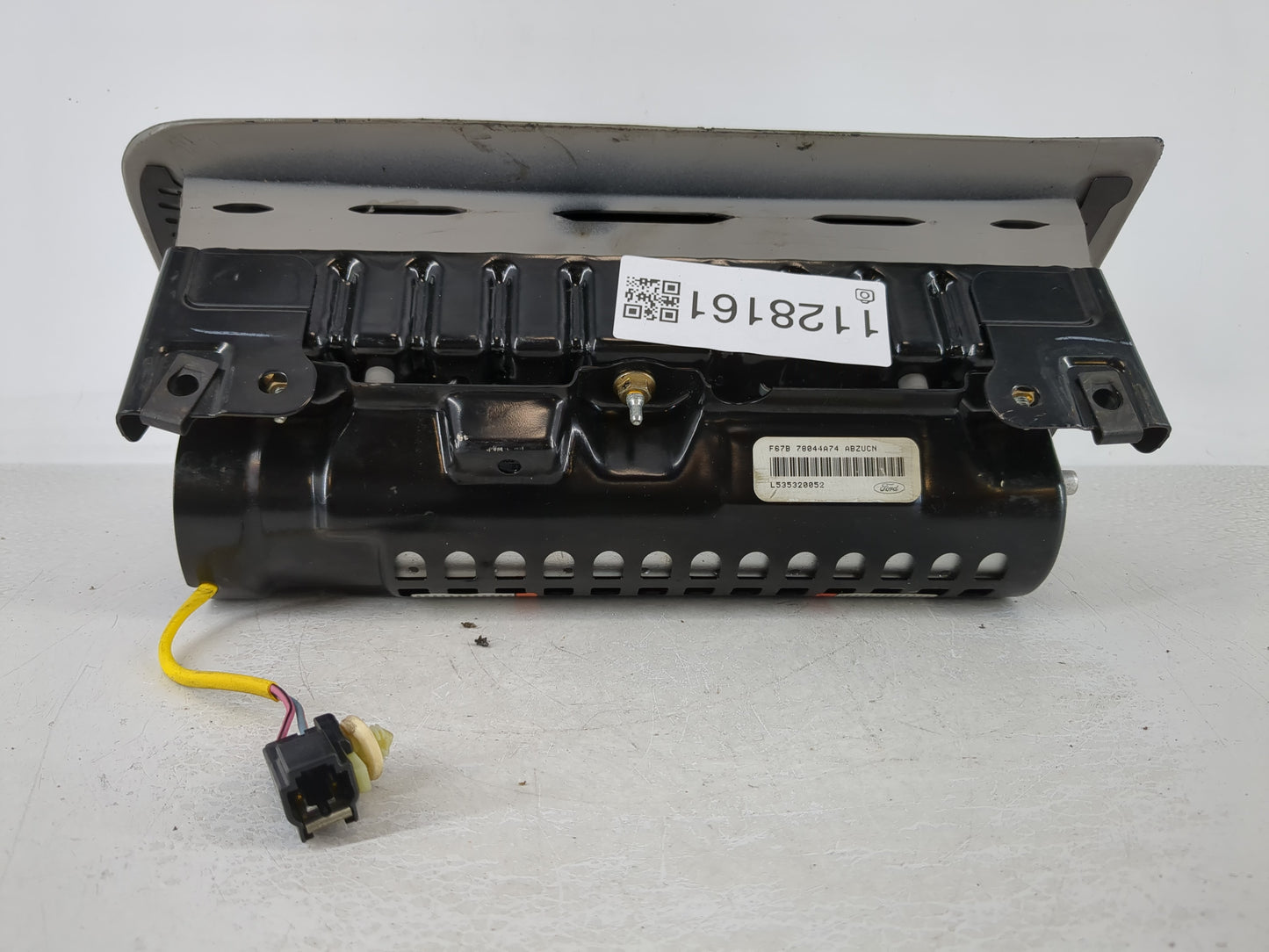 0 Center Console Armrest Cover Lid P/N:F67B 78044A74 ABZ L535320052 Fits OEM Used Auto Parts - Oemusedautoparts1.com