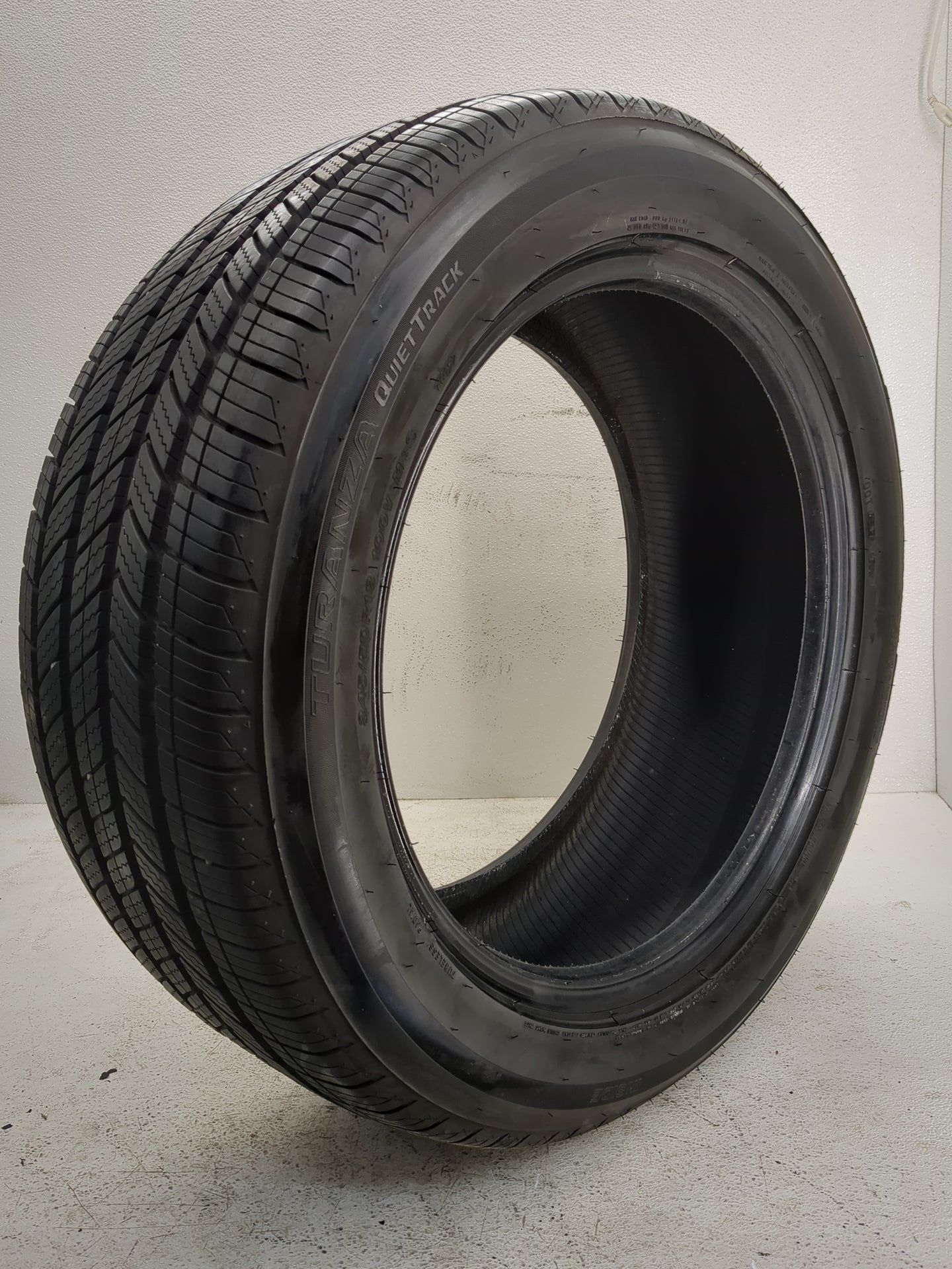 Used Tire 245/50R18 BRIDGESTONE TOURANZA QUIETTRACK 100V - Tread Depth 8/32 - Oemusedautoparts1.com
