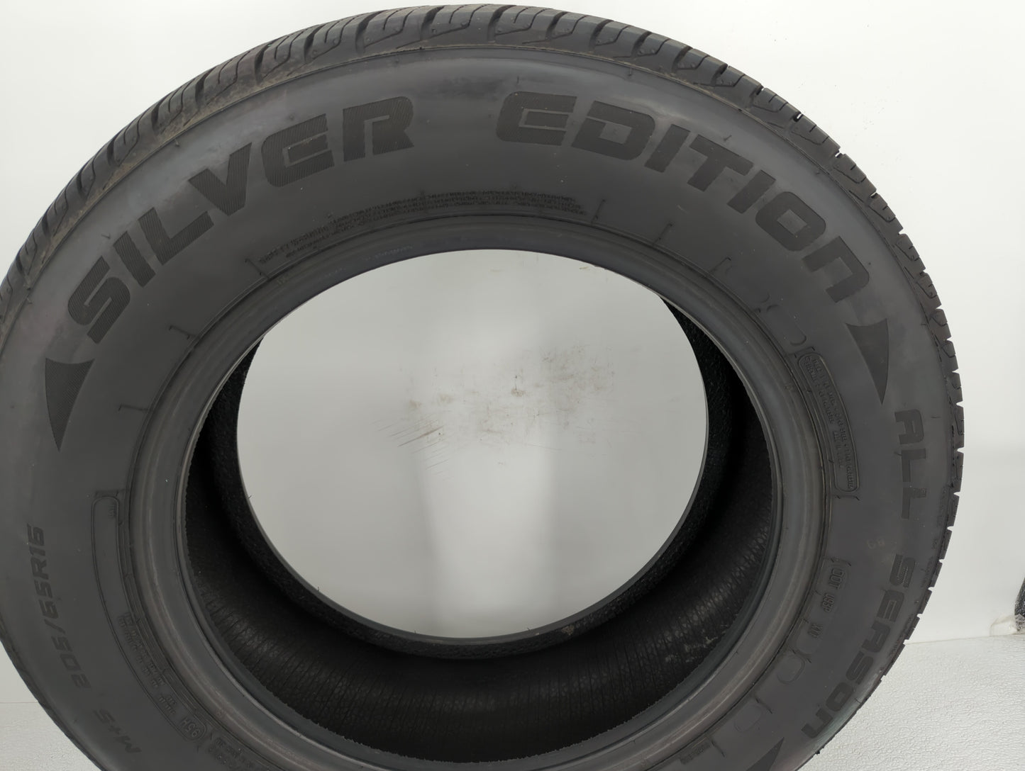 Used Tire 205/65R16 ARIZONIAN SILVER EDITION ALL SEASON 95H All Season - 7.5/32 - Oemusedautoparts1.com