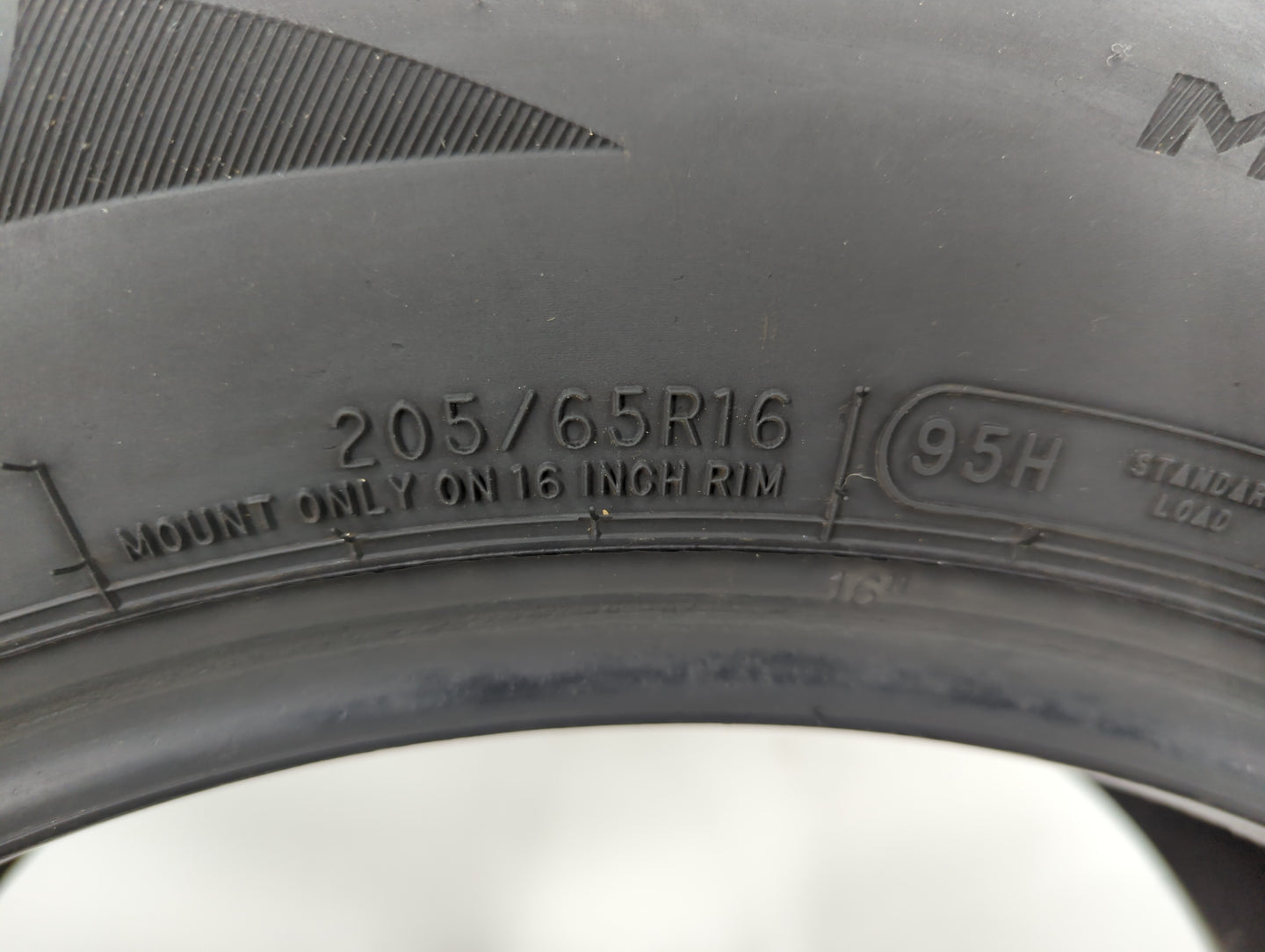 Used Tire 205/65R16 ARIZONIAN SILVER EDITION ALL SEASON 95H All Season - 7.5/32 - Oemusedautoparts1.com