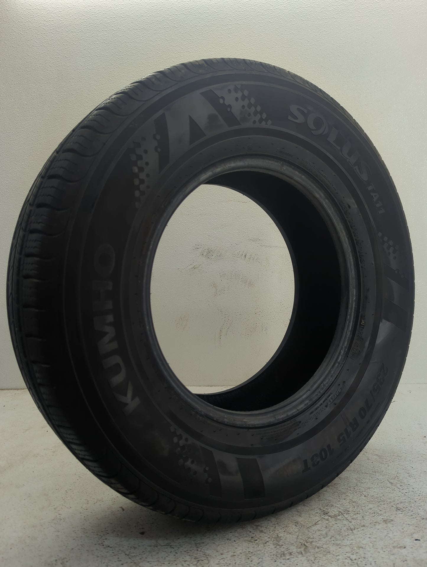 Used Tire 235/70R15 KUMHO SOLUS TA11 103T - Tread Depth 8.5/32 - Oemusedautoparts1.com