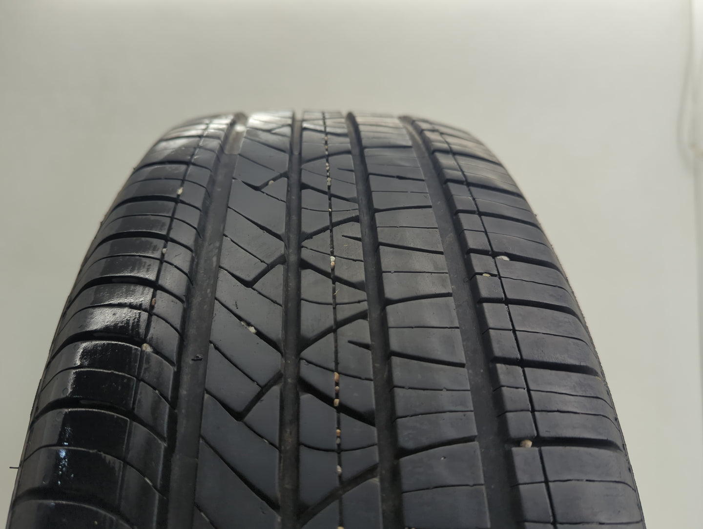 Used Tire 225/60R16 MASTERCRAFT LSR GRAND TOURING 98T - Tread Depth 7/32 - Oemusedautoparts1.com