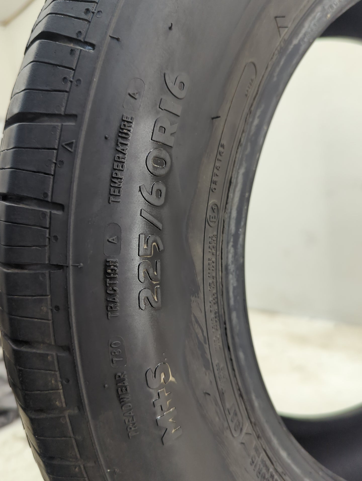 Used Tire 225/60R16 MASTERCRAFT LSR GRAND TOURING 98T - Tread Depth 7/32 - Oemusedautoparts1.com