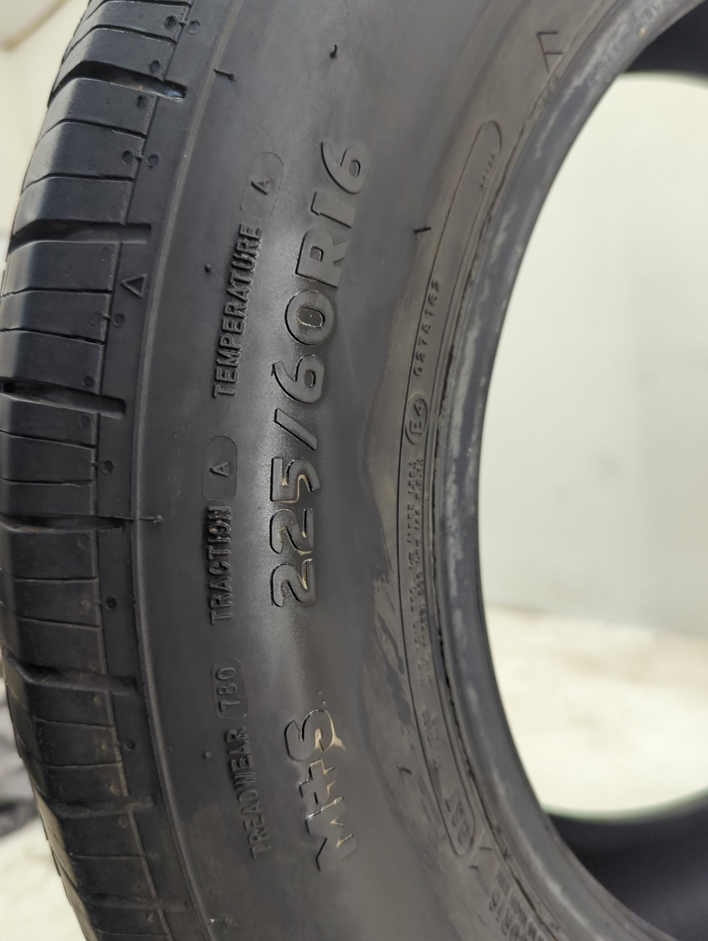 Used Tire 225/60R16 MASTERCRAFT LSR GRAND TOURING 98T - Tread Depth 7/32 - Oemusedautoparts1.com